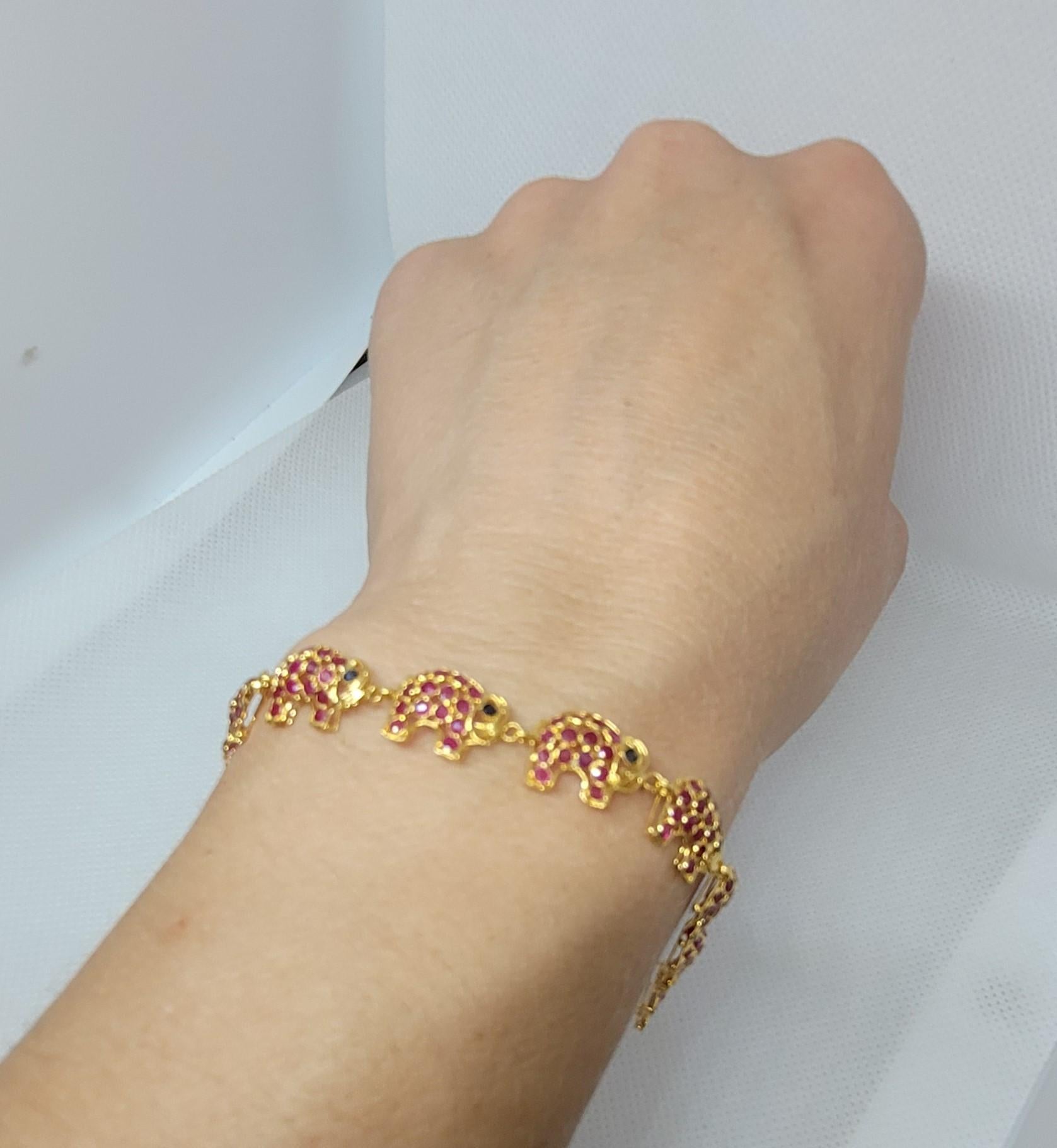 18kt Yellow Gold Ruby Sapphire Elephant Link Bracelet 7 Inches 10mm Wide 6 gr For Sale 1