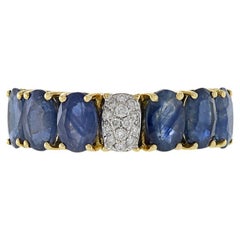 Anillo de oro amarillo de 18 quilates con zafiro y diamantes