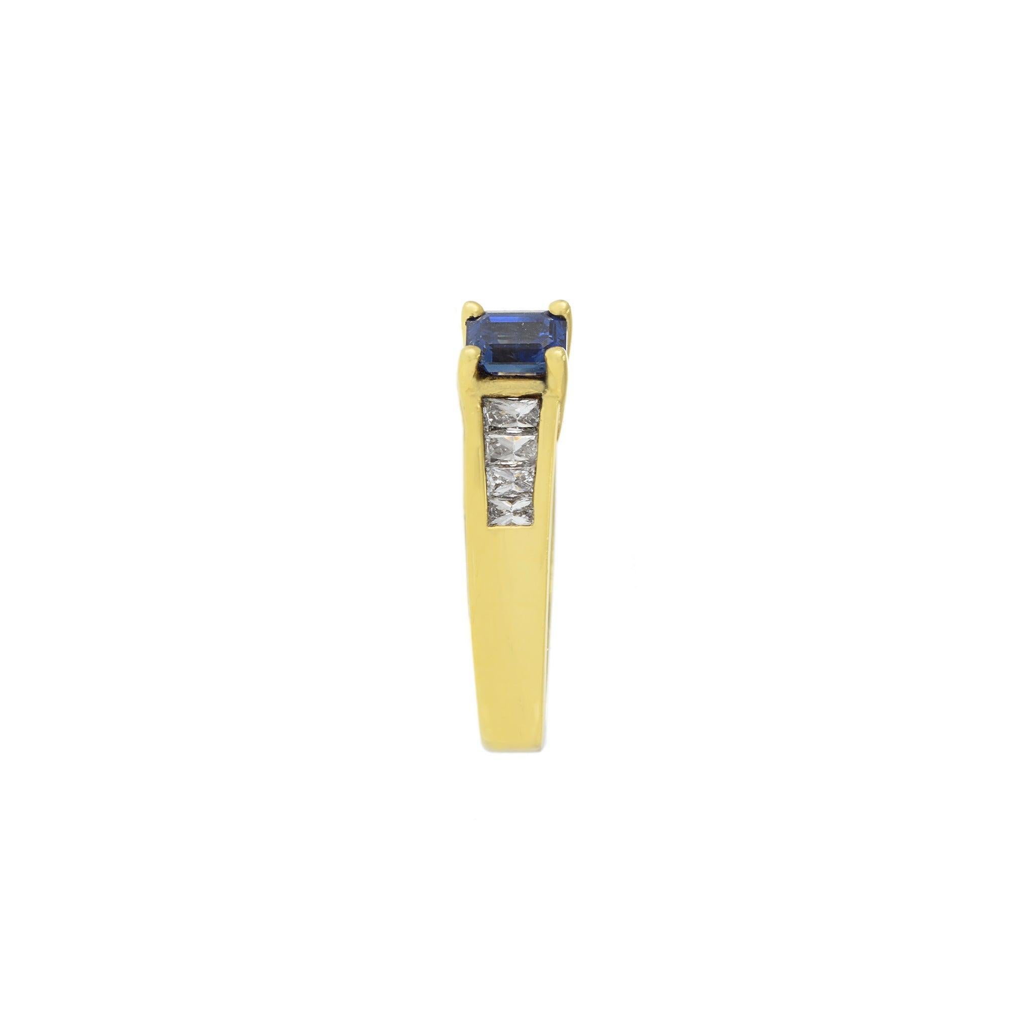 Anillo de oro amarillo de 18 quilates con zafiro y diamante talla Tycoon Corte esmeralda en venta