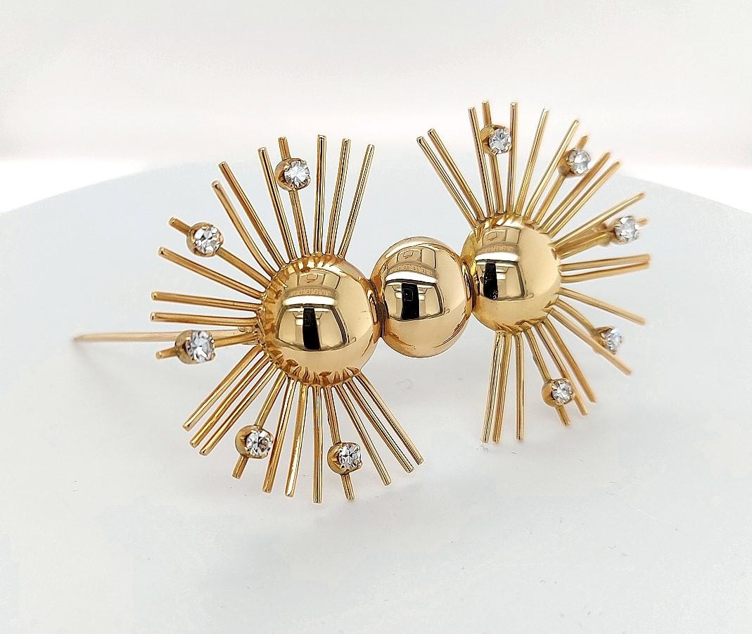 Broche y pendientes de clip de oro amarillo de 18 quilates con diamantes, años 40 en venta 4