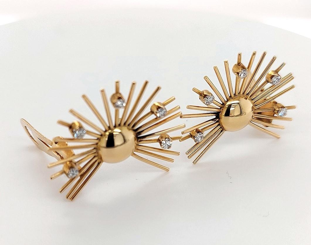 Broche y pendientes de clip de oro amarillo de 18 quilates con diamantes, años 40 en venta 9