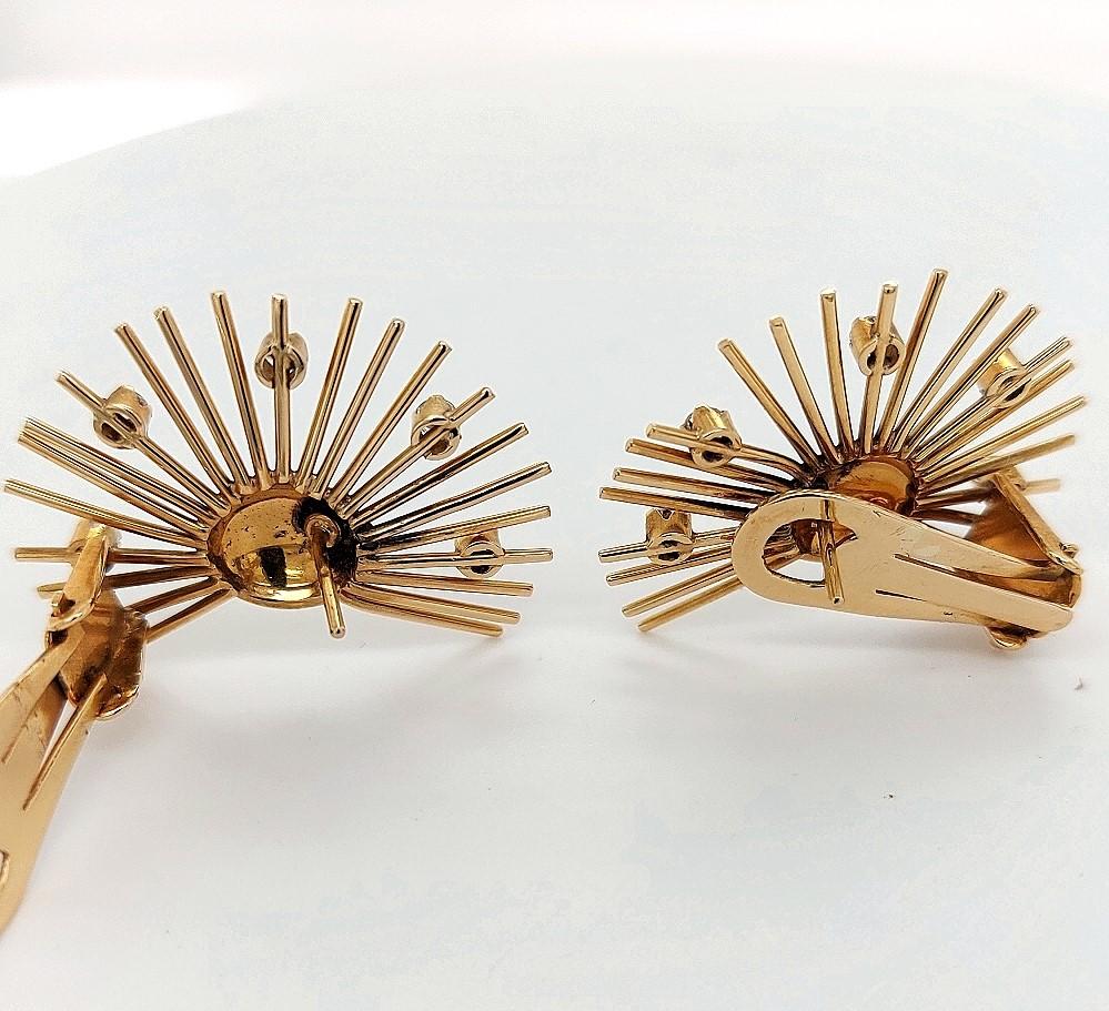 Broche y pendientes de clip de oro amarillo de 18 quilates con diamantes, años 40 en venta 10