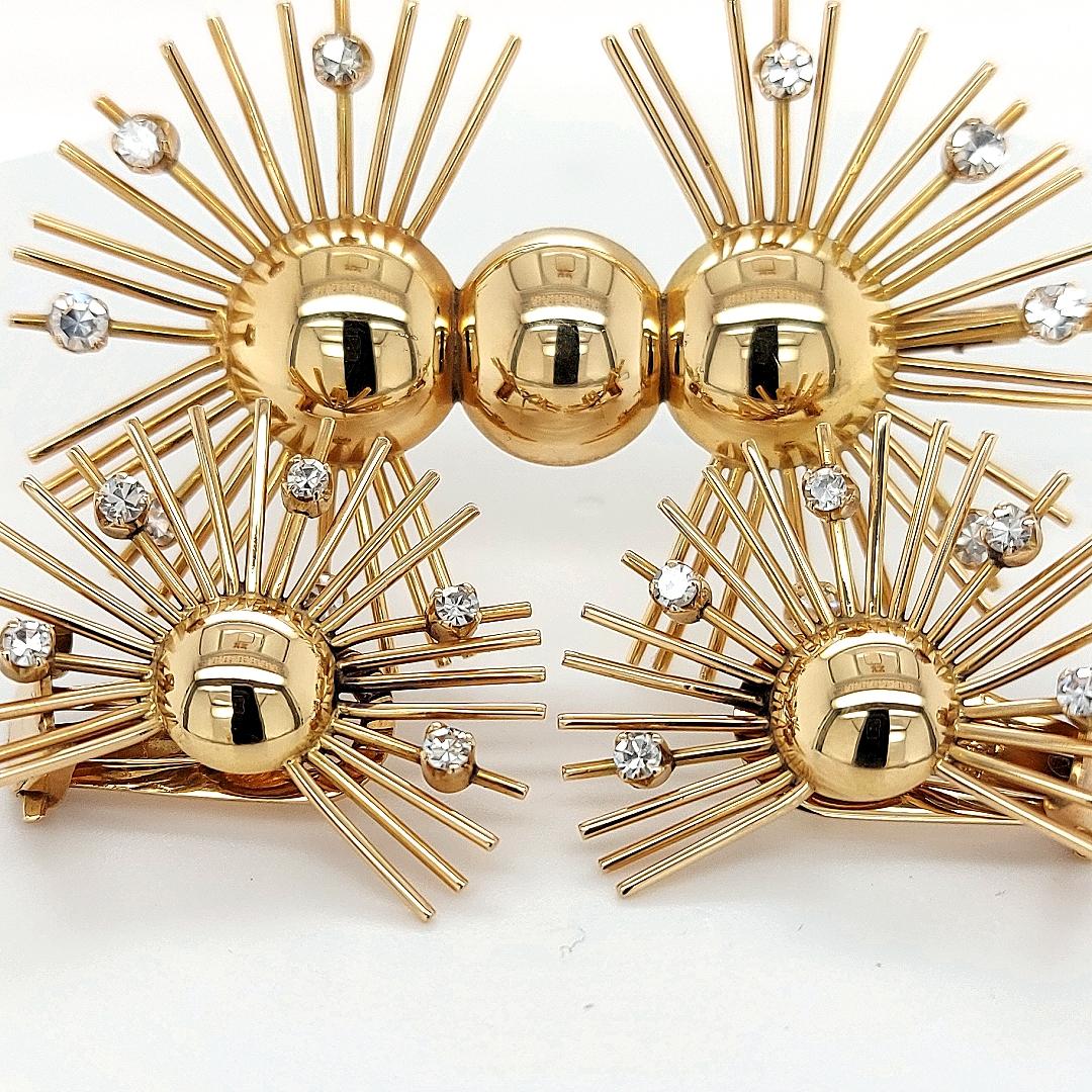 Broche y pendientes de clip de oro amarillo de 18 quilates con diamantes, años 40

Elegante conjunto con broche y pendientes en oro amarillo con hermosos diamantes.

Bonito conjunto completamente hecho a mano.

Broche:

Diamantes: juntos 0,70