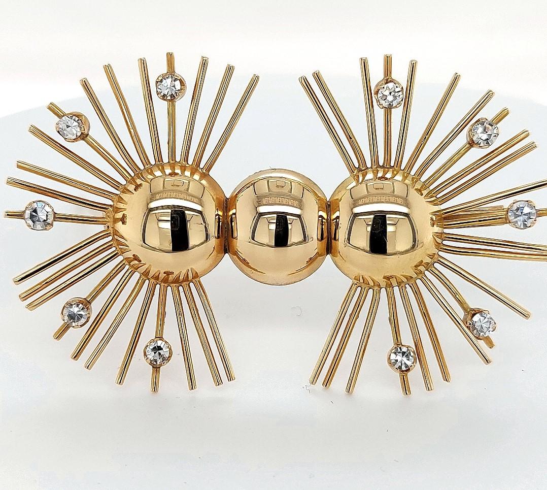 Broche y pendientes de clip de oro amarillo de 18 quilates con diamantes, años 40 en Excelente estado para la venta en Antwerp, BE