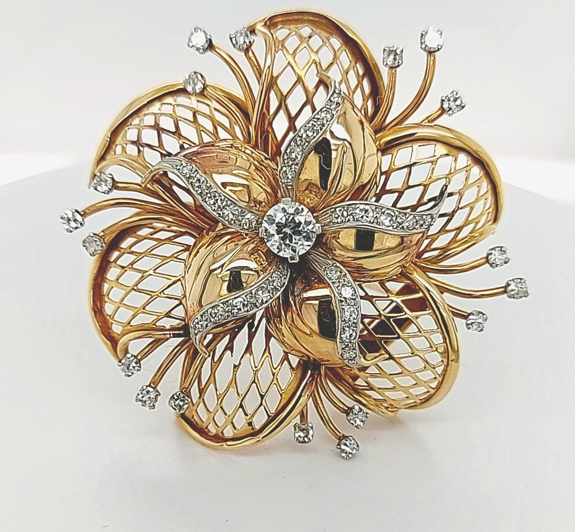 18 Karat Yellow Gold Set Brooch / Clip-On Earrings with Diamonds For Sale 4