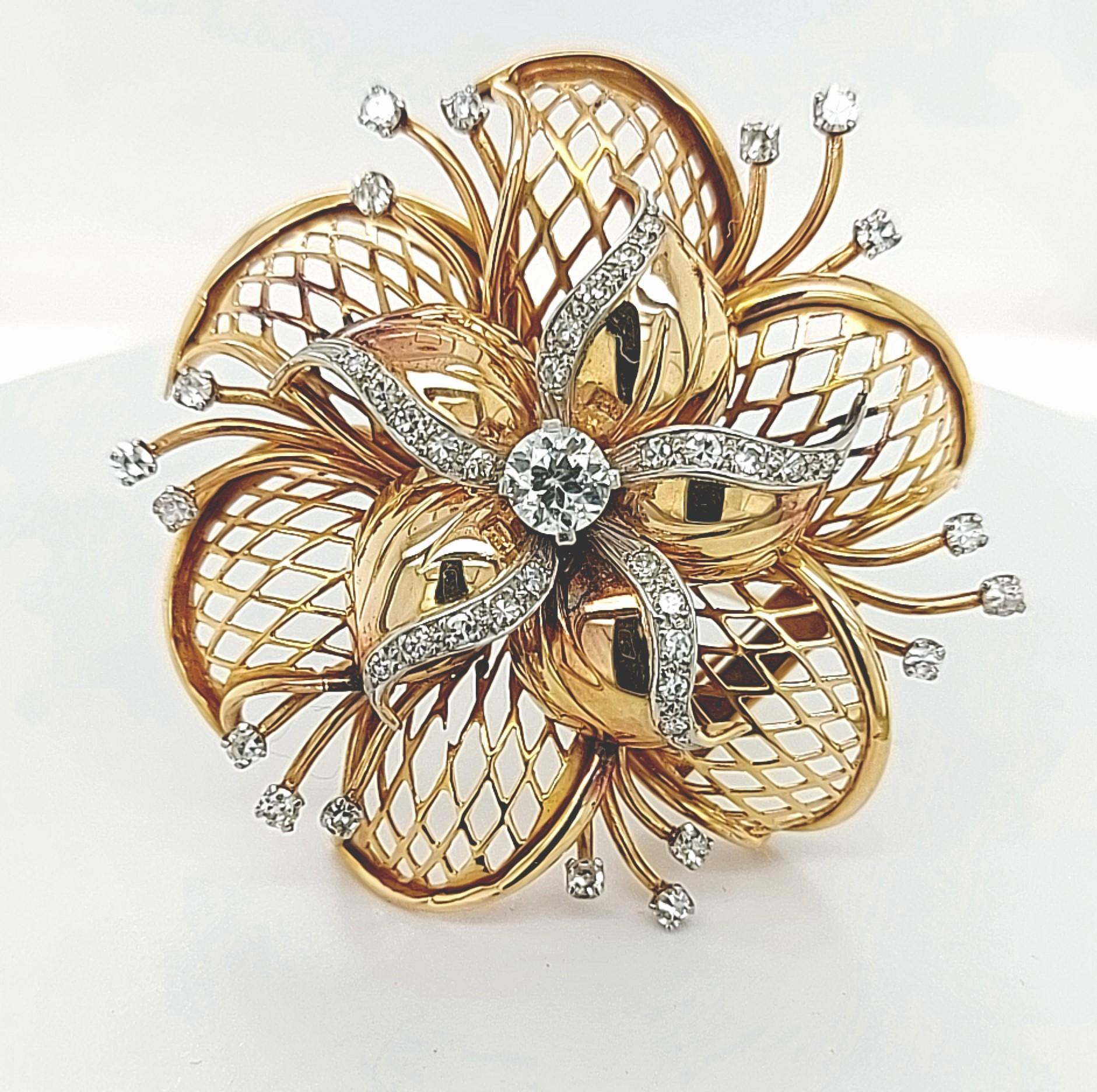 18 Karat Yellow Gold Set Brooch / Clip-On Earrings with Diamonds For Sale 5