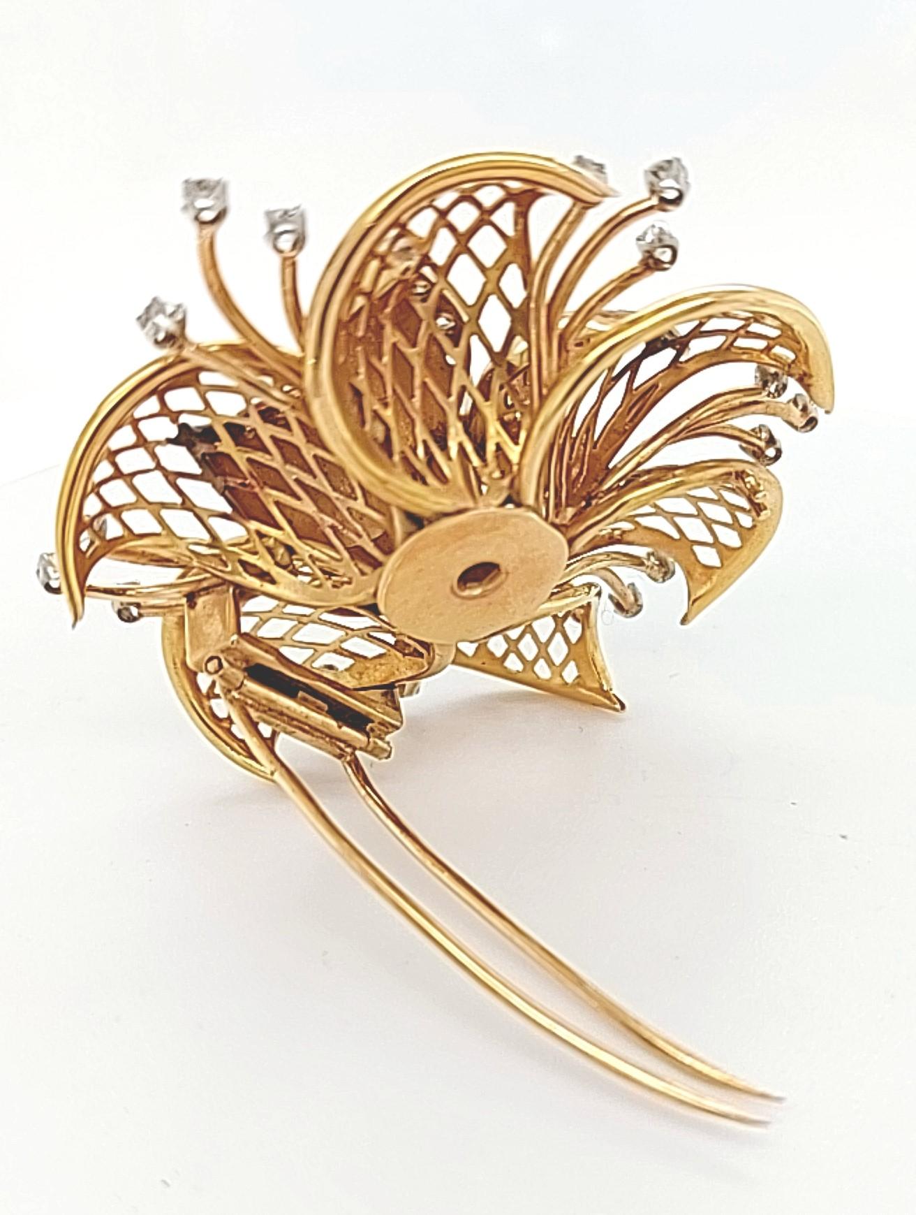 18 Karat Yellow Gold Set Brooch / Clip-On Earrings with Diamonds For Sale 7