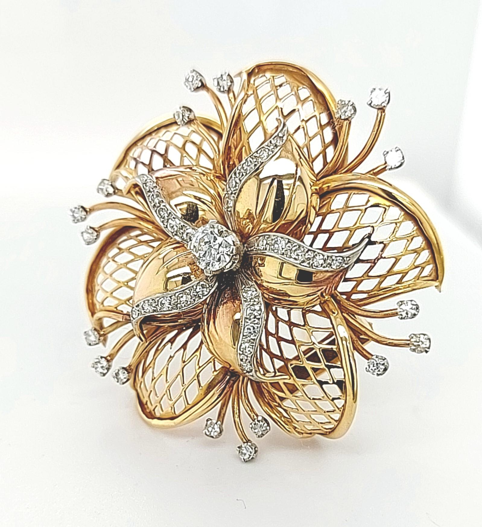 Broche / Boucles d'oreilles clips en or jaune 18 carats avec diamants en vente 8