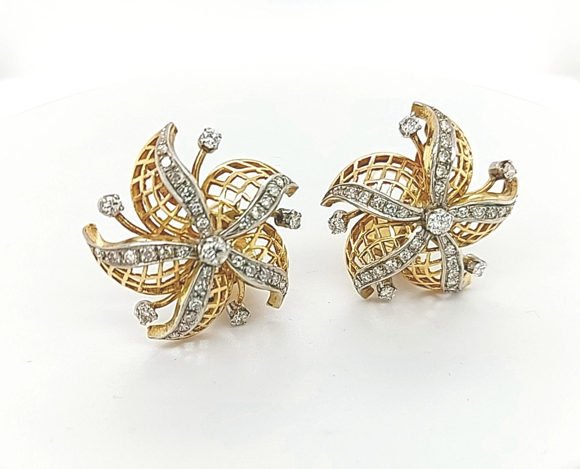 Broche / Boucles d'oreilles clips en or jaune 18 carats avec diamants en vente 9