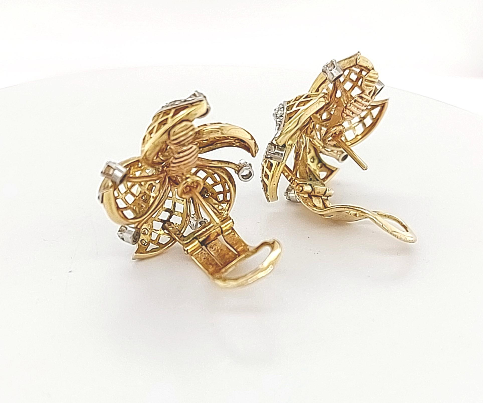 Broche / Boucles d'oreilles clips en or jaune 18 carats avec diamants en vente 11
