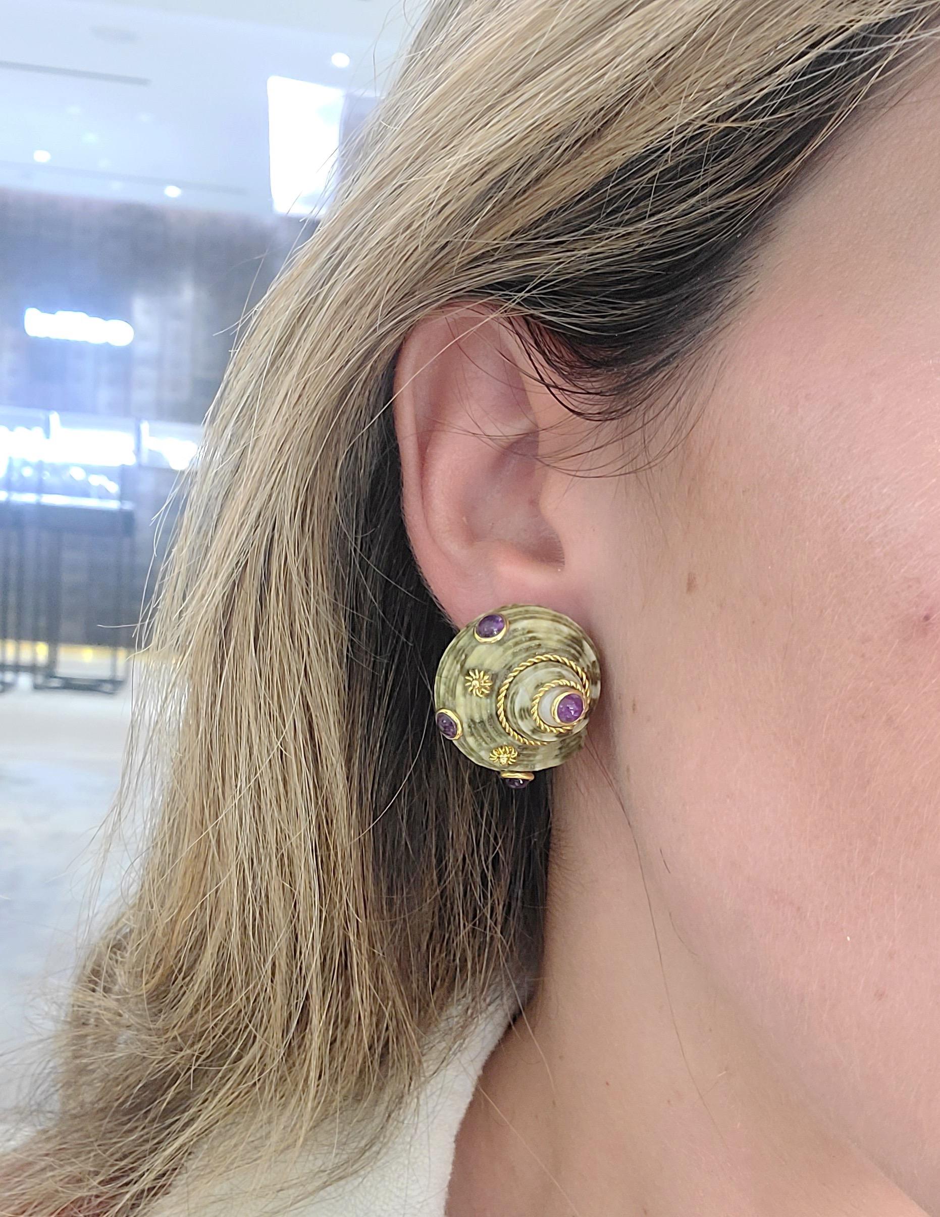 18KT Yellow Gold Shell Earrings with Cabochon Amethyst In New Condition For Sale In New York, NY