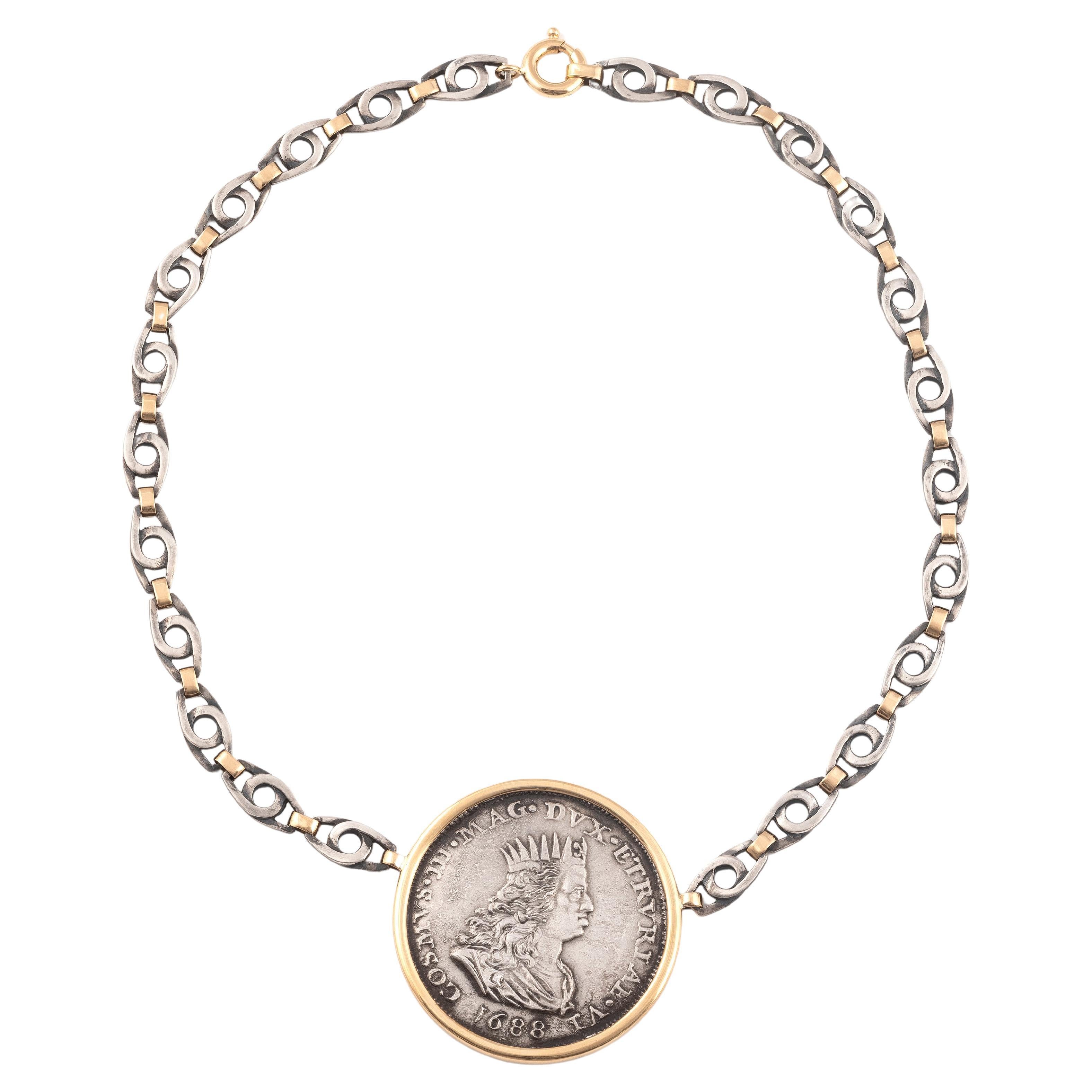 Collier en or jaune 18kt et grande pièce de monnaie en argent Excellent état - En vente à Firenze, IT