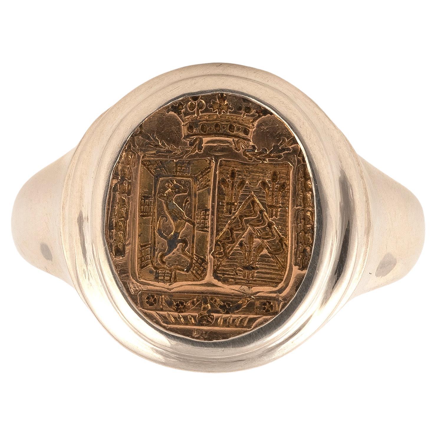 Yellow gold and Silver Signet ring, engraved a double coat of arms.
Ring size: 8 3/4
Weight: 13.1g. 