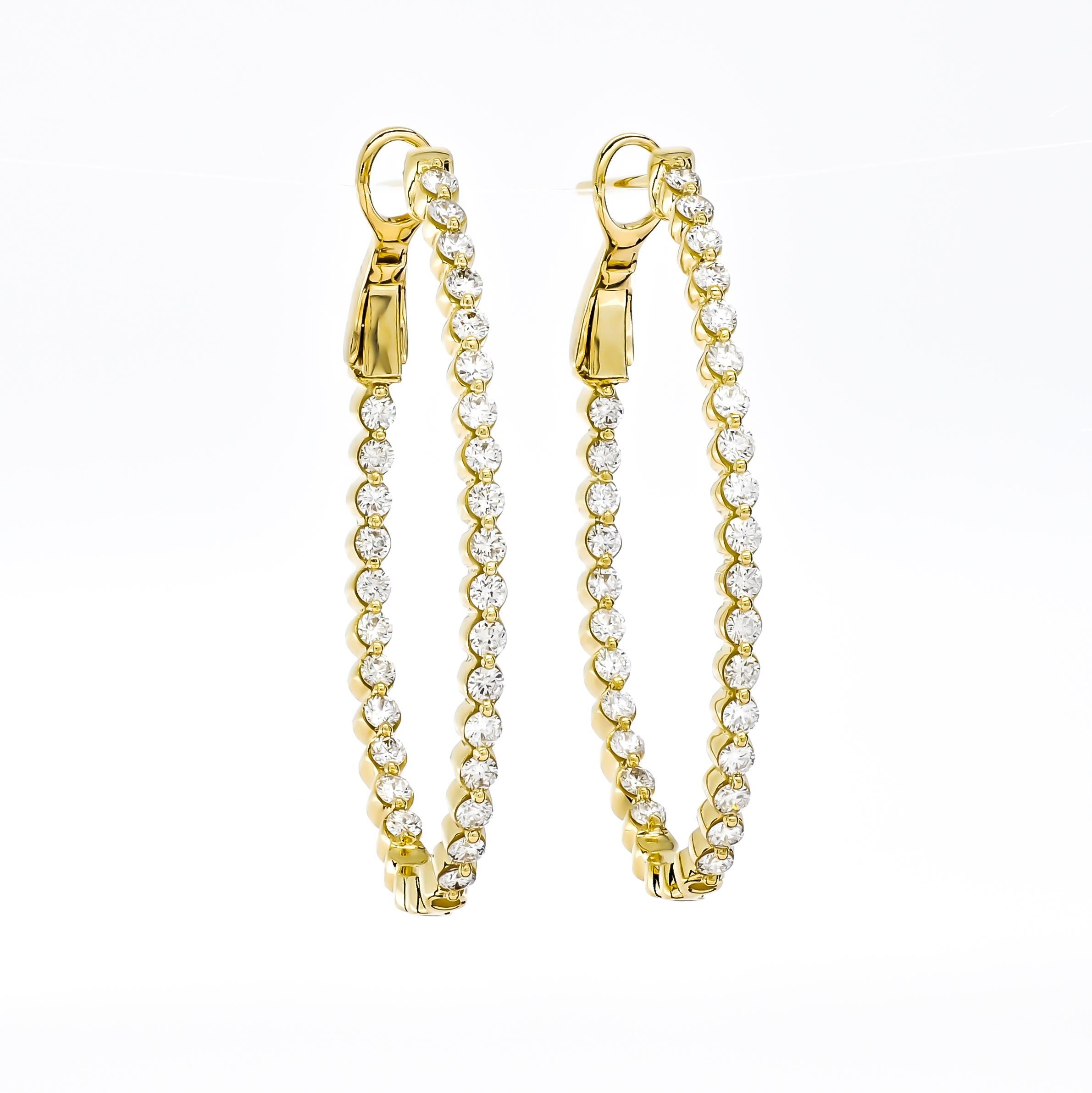 Taille brillant Boucles d'oreilles Huggies en or jaune 18KT avec diamant sur un seul rang  en vente