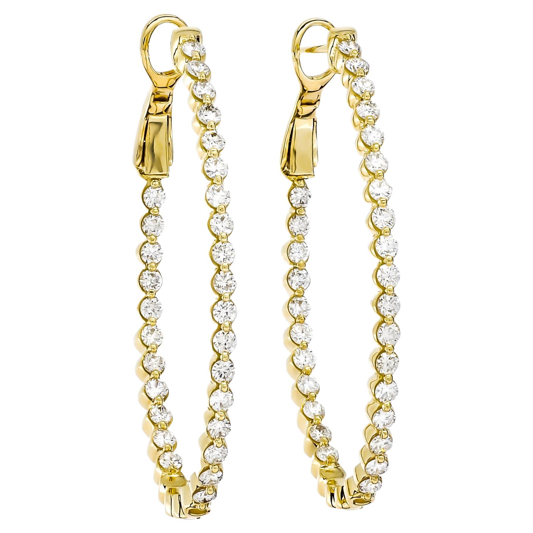 Boucles d'oreilles Huggies en or jaune 18KT avec diamant sur un seul rang  en vente