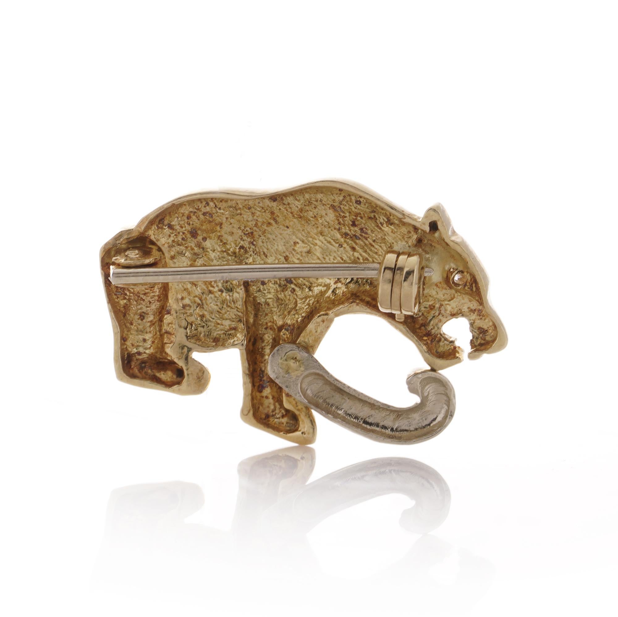 Brilliant Cut 18kt. Yellow Gold Sitting Panther Brooch with Diamond Eye For Sale