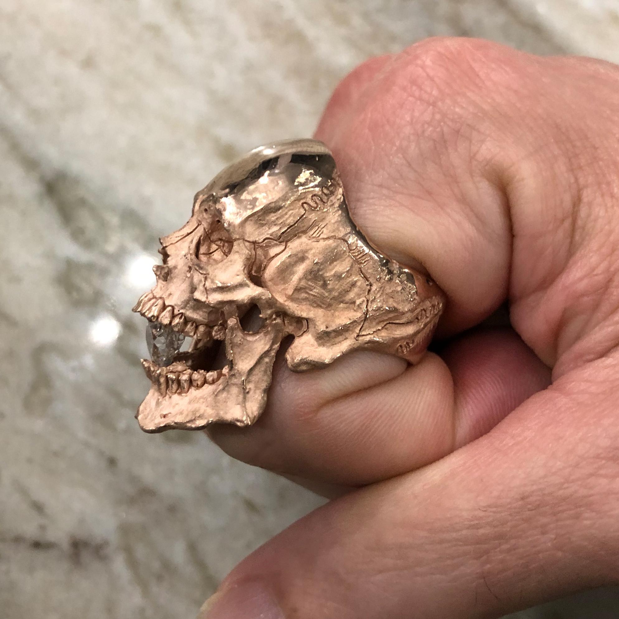 Bague cocktail tête de mort en or jaune 18 carats avec diamant naturel de 1 carat VS1 certifié GIA Neuf - En vente à Chesapeake, VA