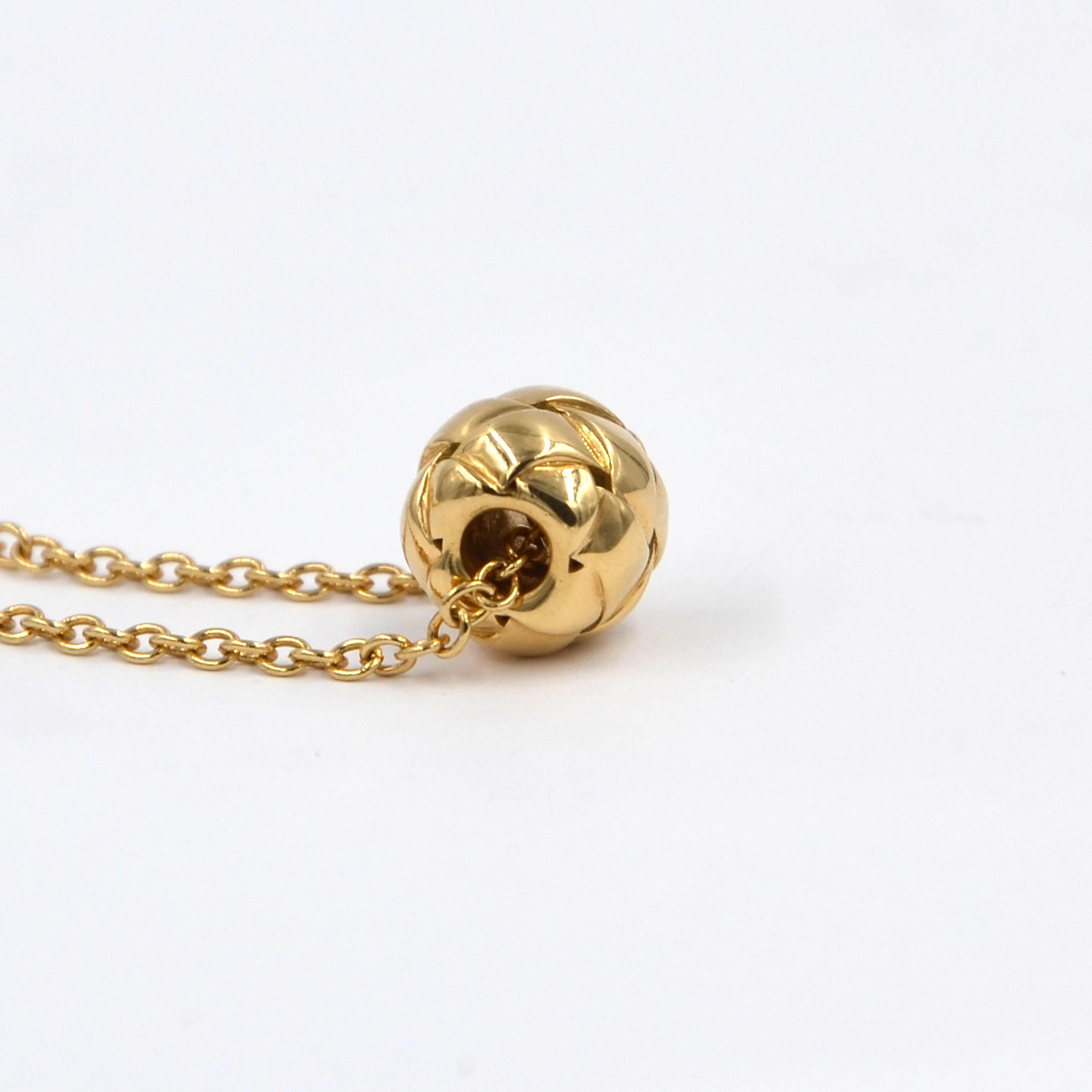 18kt Yellow Gold Small Gold Necklace Dedalo Collection by Garavelli
Enhancer tickness mm 6
The necklace is long 44cm with a loop at 39cm
18kt YELLOW GOLD gr : 4.7
It can be made also all pavè diamonds 