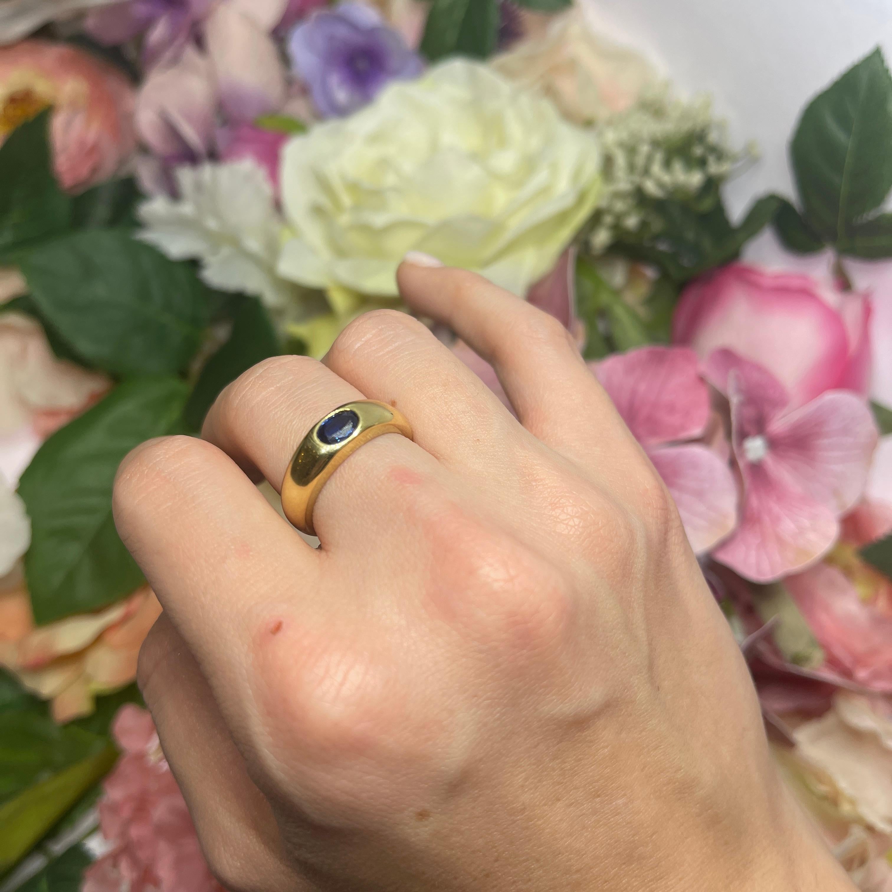 18kt Yellow Gold Solitaire Ring with Central Oval Sapphire For Sale 3