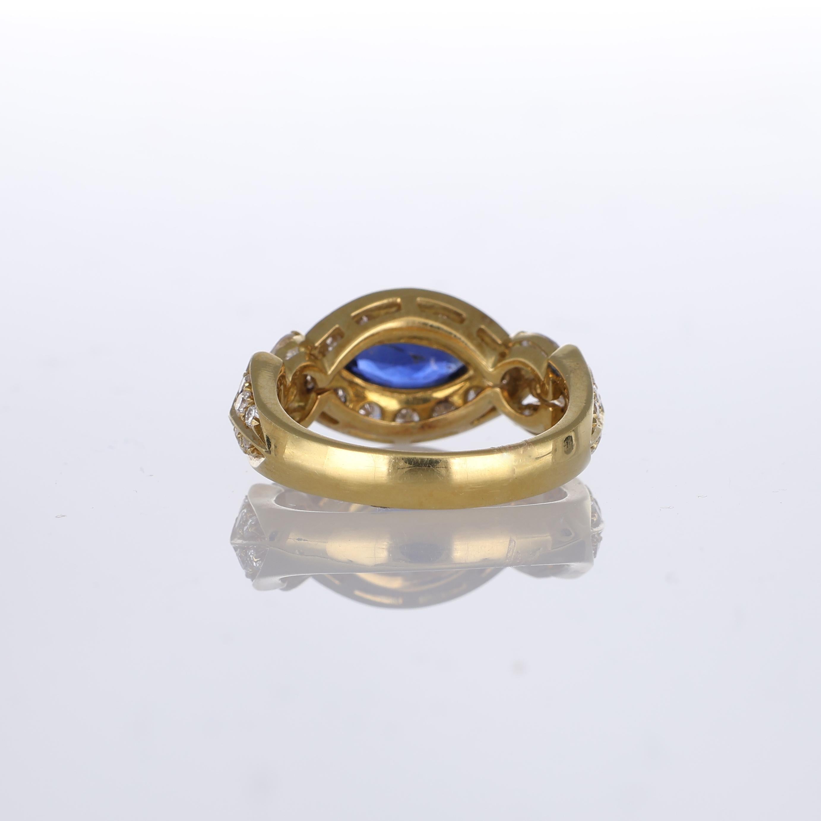 Femenino o masculino Anillo solitario de oro amarillo de 18 quilates con zafiro y diamantes en venta