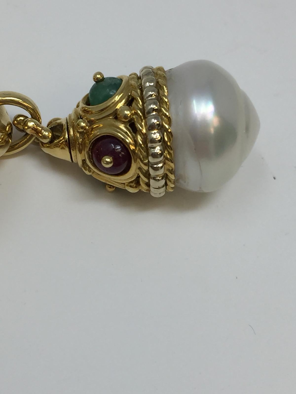 18 Karat Yellow Gold South Sea Pearl, Ruby and Emerald Necklace In Excellent Condition For Sale In North York, Ontario