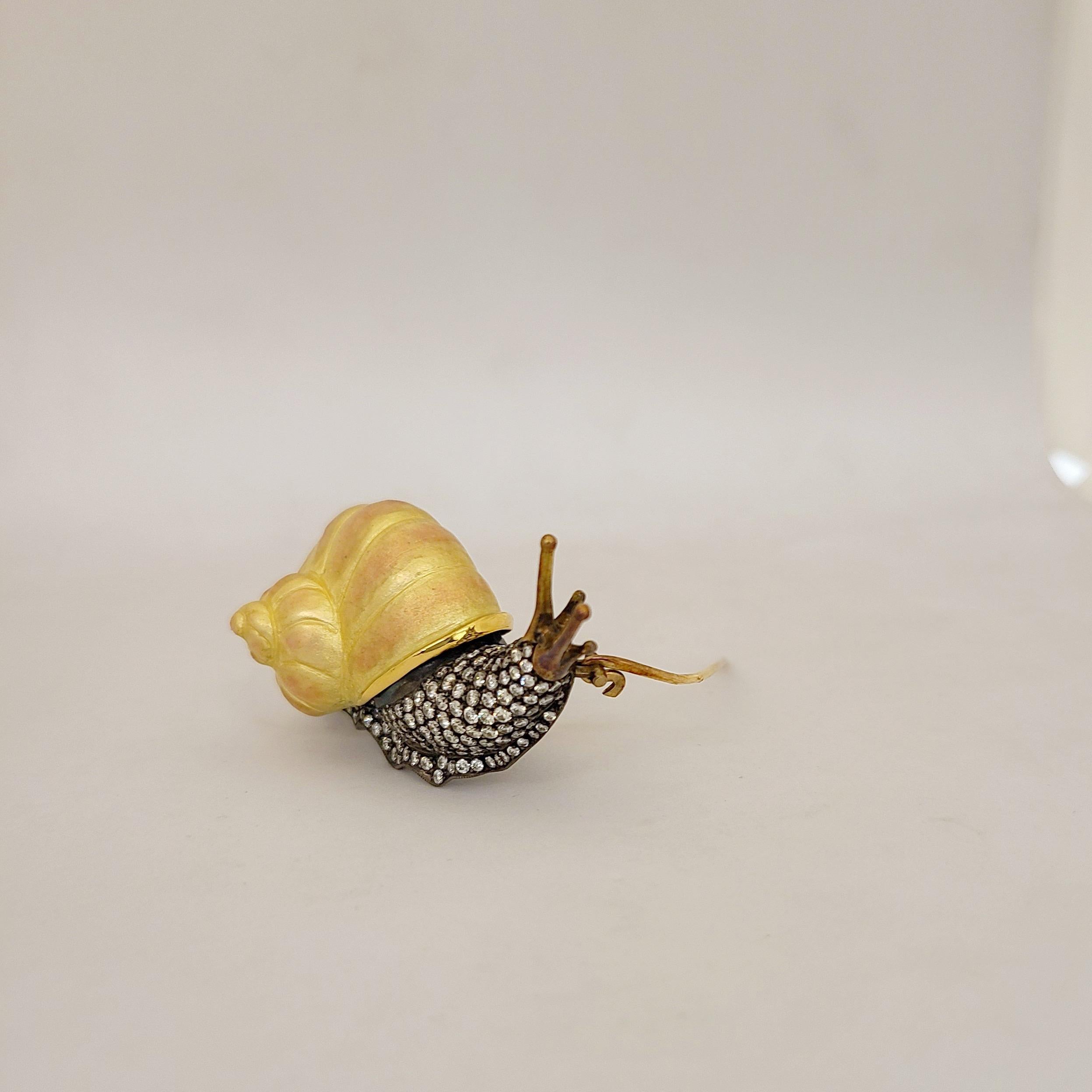Known as a symbol of patience, this magnificent snail brooch has been crafted by Irlan of Turkey. They have combined 18 karat yellow gold, blackened gold and sterling silver in the design of this brooch .The snails body is set with round brilliant