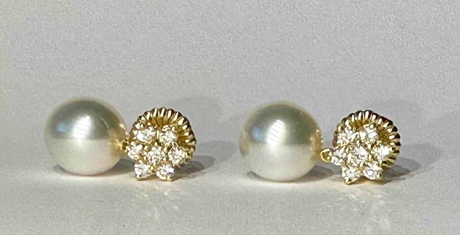 Contemporary 18kt Yellow Gold Stud Pearl & Diamond Earrings For Sale