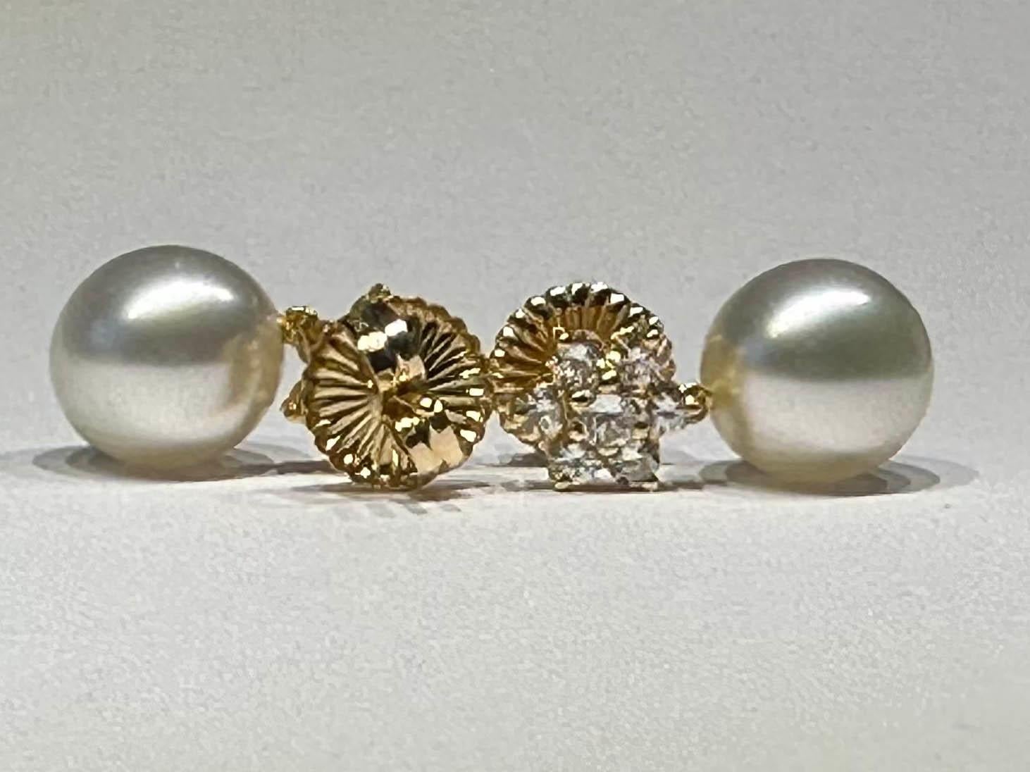 18kt Yellow Gold Stud Pearl & Diamond Earrings In Excellent Condition For Sale In Seattle, WA