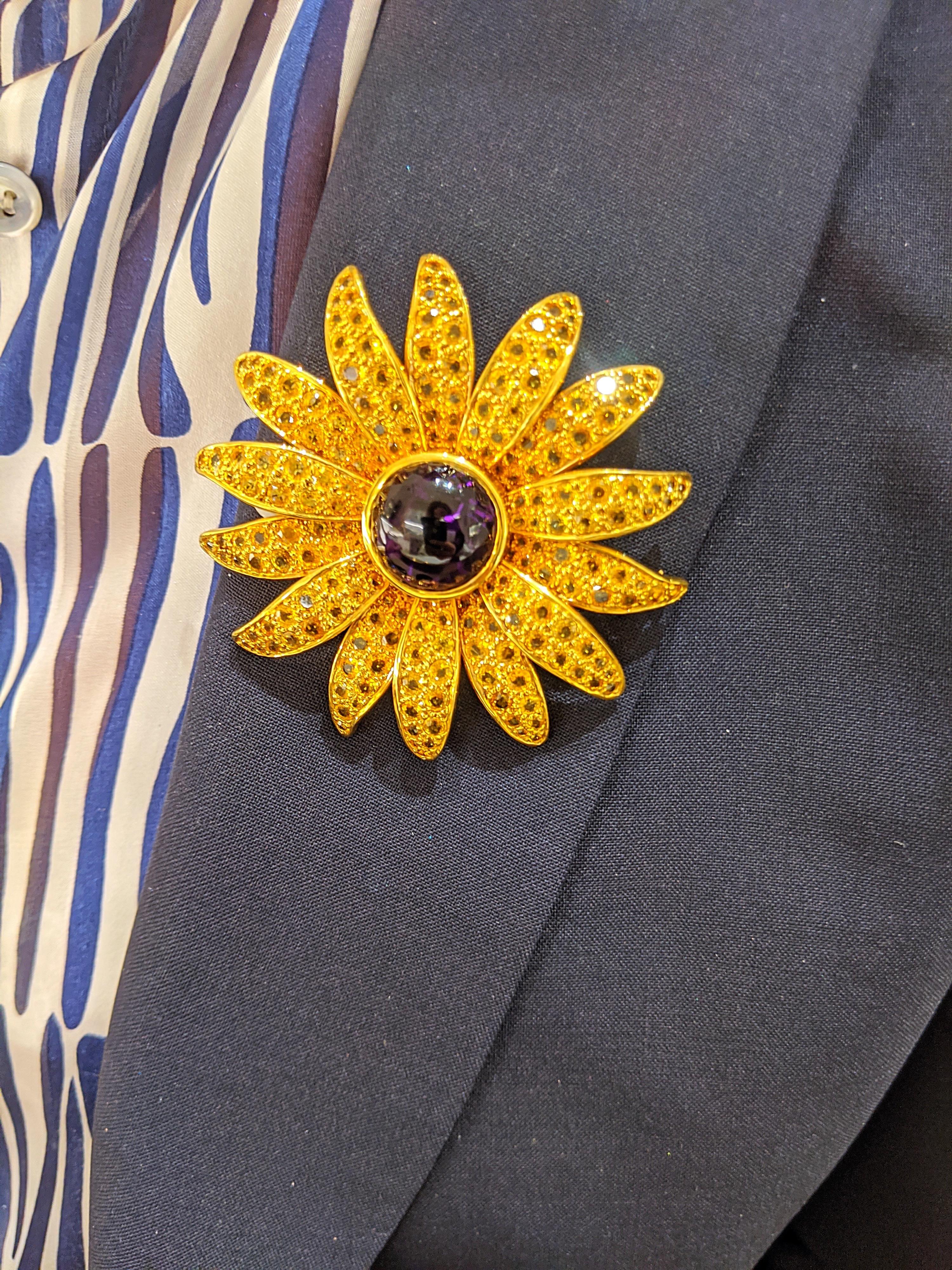 18kt Gold Sunflower Brooch, 20.24ct Yellow Sapphires and 15.58 Carat Amethyst In New Condition In New York, NY