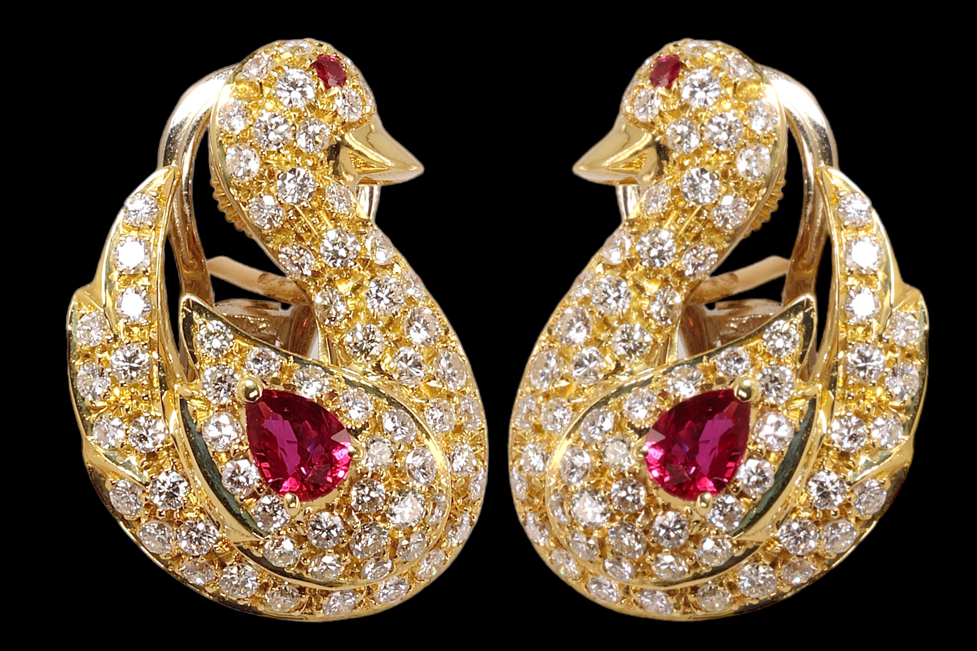 18kt yellow Gold Swan Earrings and Brooch / Pendant With Diamond and ...