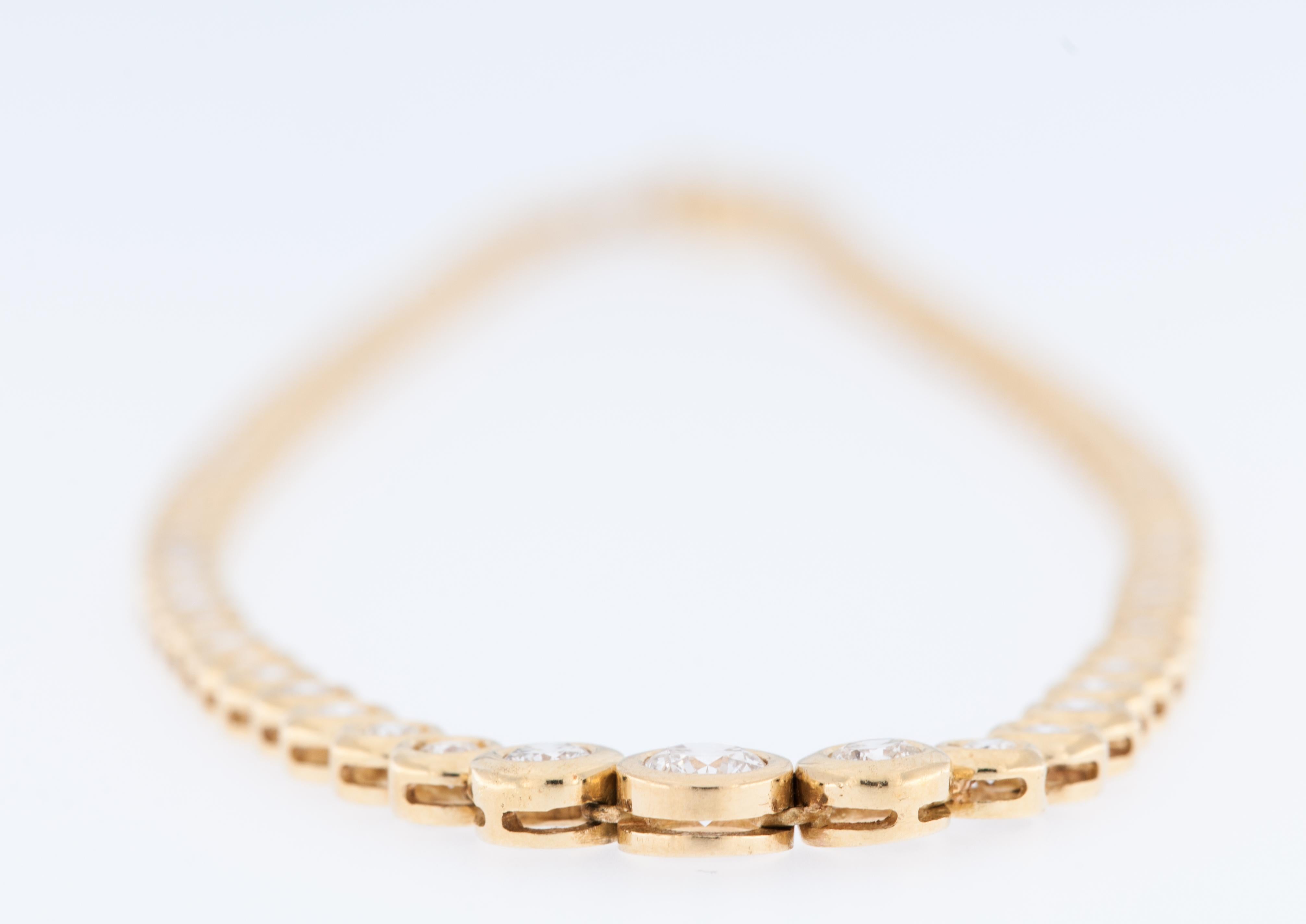 Schweizer HRD-zertifizierte 18 Karat Gelbgold Schweizer Halskette mit 99 Diamanten 5,80 Karat (Brillantschliff) im Angebot