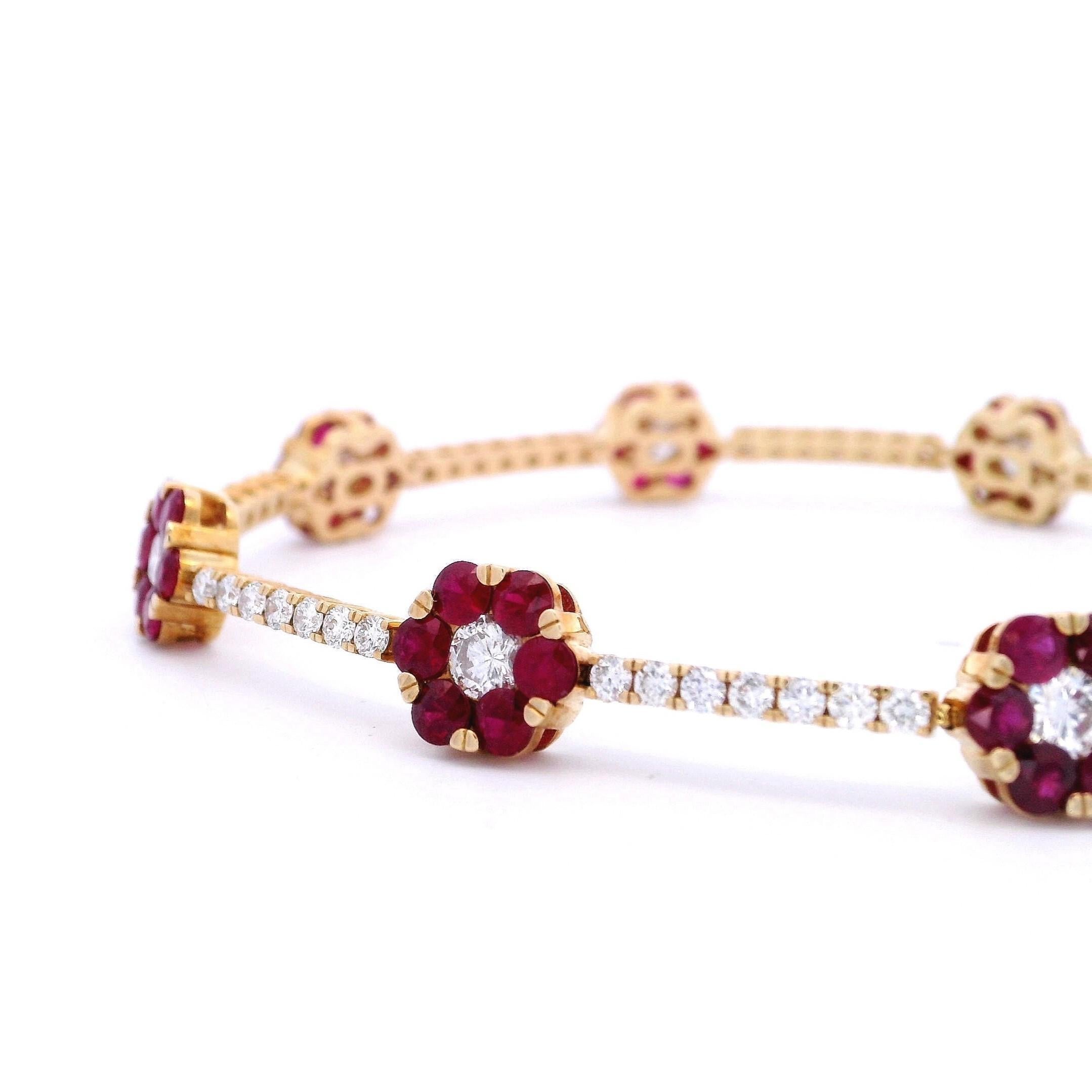 Pulsera de tenis de oro amarillo de 18 quilates con 6,00 quilates de diamantes y rubíes Corte redondo en venta