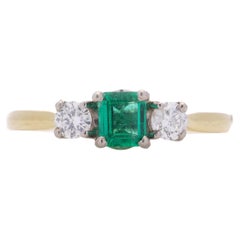 18 Kt Yellow Gold Three-Stone Ladies Ring with 0.55 Carats Square, Cut Emerald