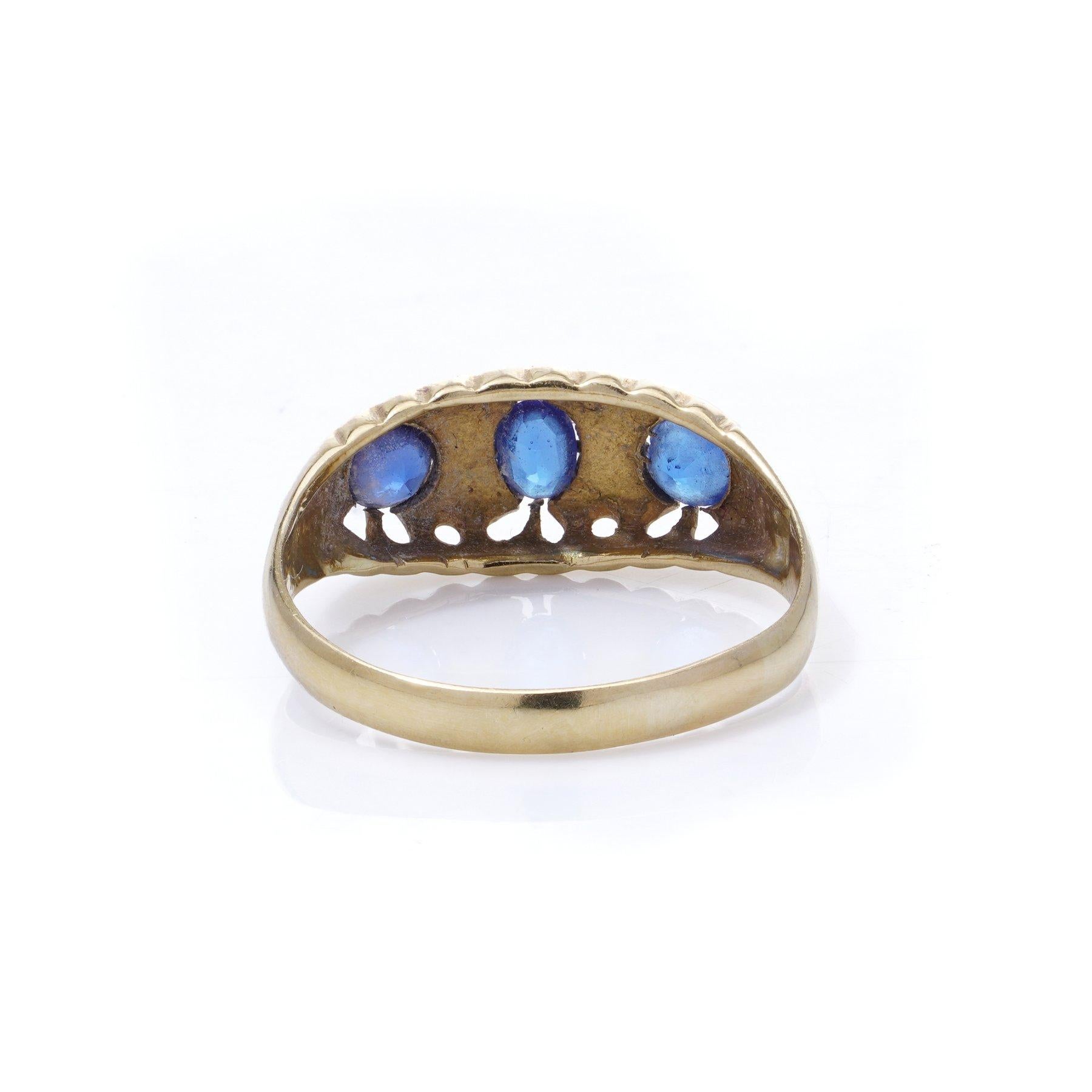 18kt yellow gold three - stone sapphire ring en venta 2