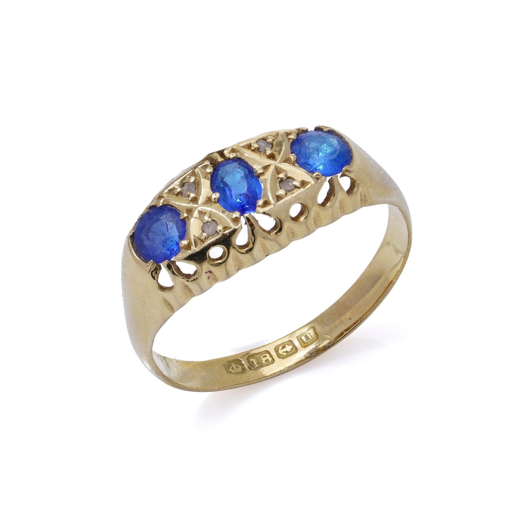 18kt yellow gold three - stone sapphire ring en venta 3