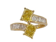 18kt Yellow Gold Toi Et Moi Ring With 1.25ct and 1.29ct Yellow Diamond &Baguette