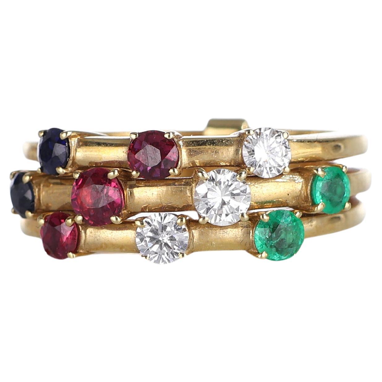 Anillo triple de oro amarillo de 18 quilates con diamantes, rubíes, zafiros y esmeraldas