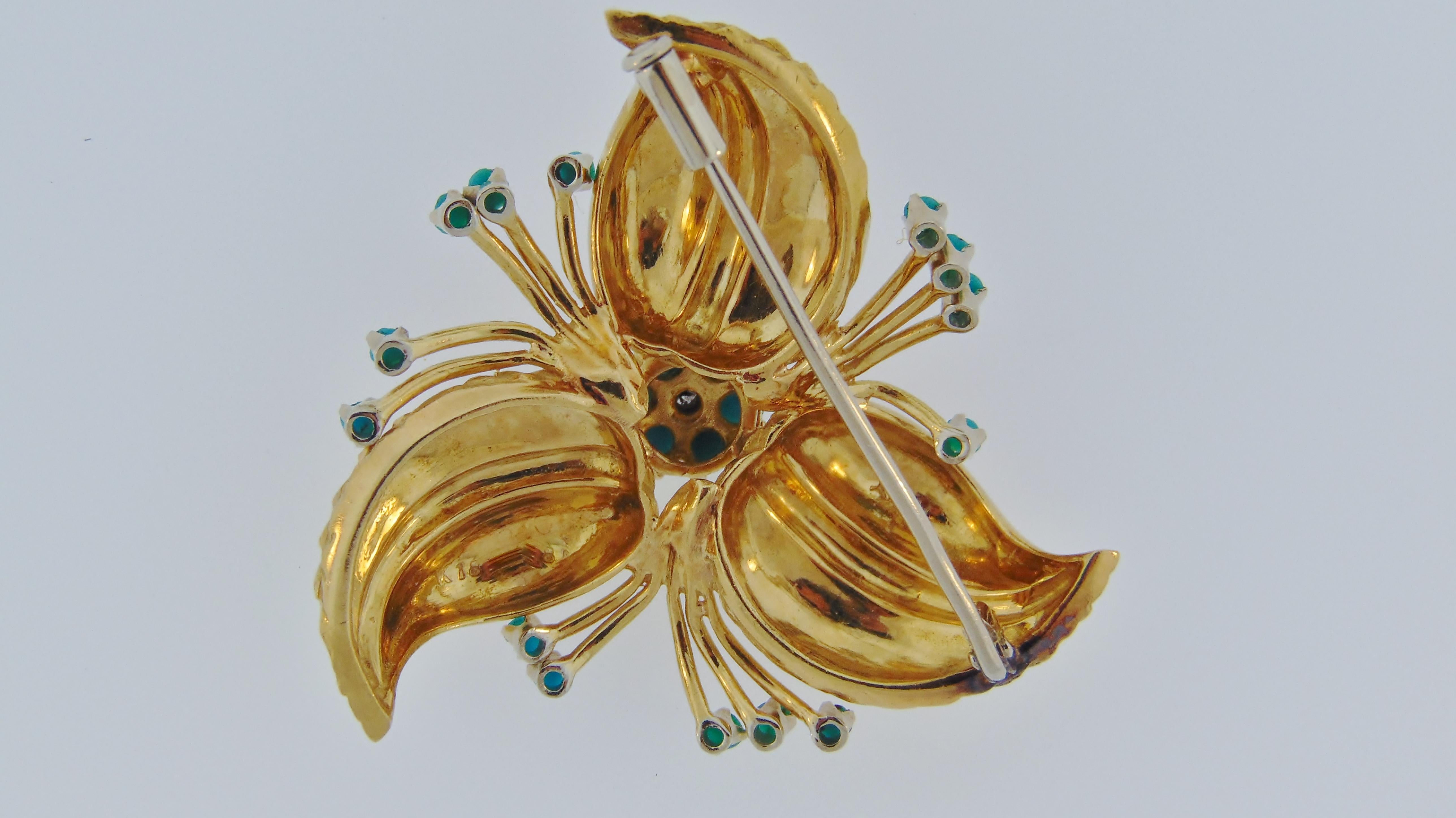 Contemporary 18 Karat Yellow Gold Turquoise and Diamond Brooch For Sale