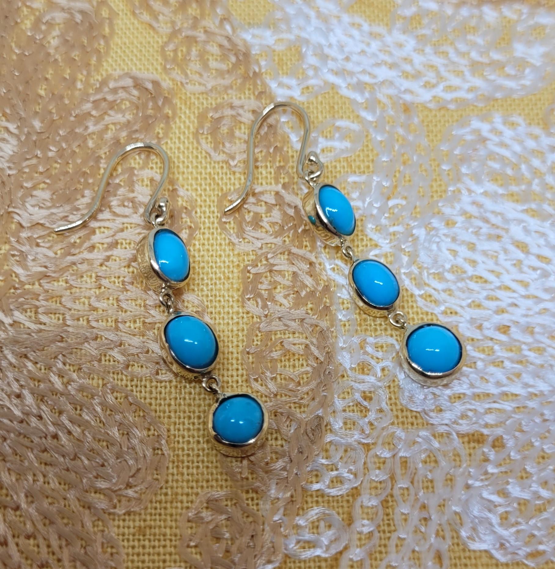 Orecchini pendenti in oro giallo 18kt con turchese Shepard, 1,5 pollici, 3,1 grammi, ovale rotondo in vendita 1