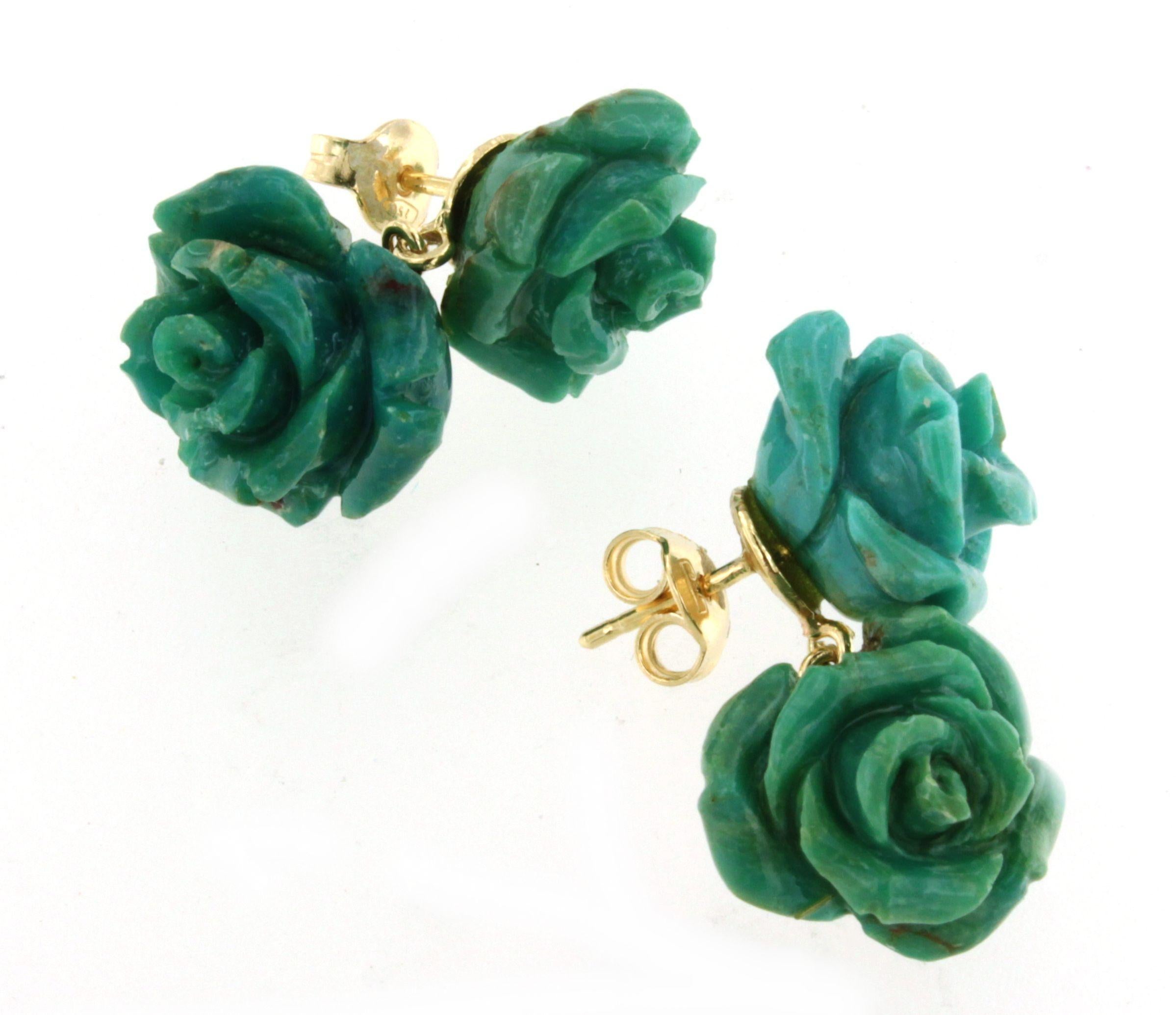 Orecchini senza tempo in oro giallo con taglio speciale di turchese. Un fiore da indossare ogni giorno per le tue vacanze, un regalo speciale. un fiore delicato come la rosa è il simbolo più bello per una donna speciale, per la ragazza alla moda
Gli