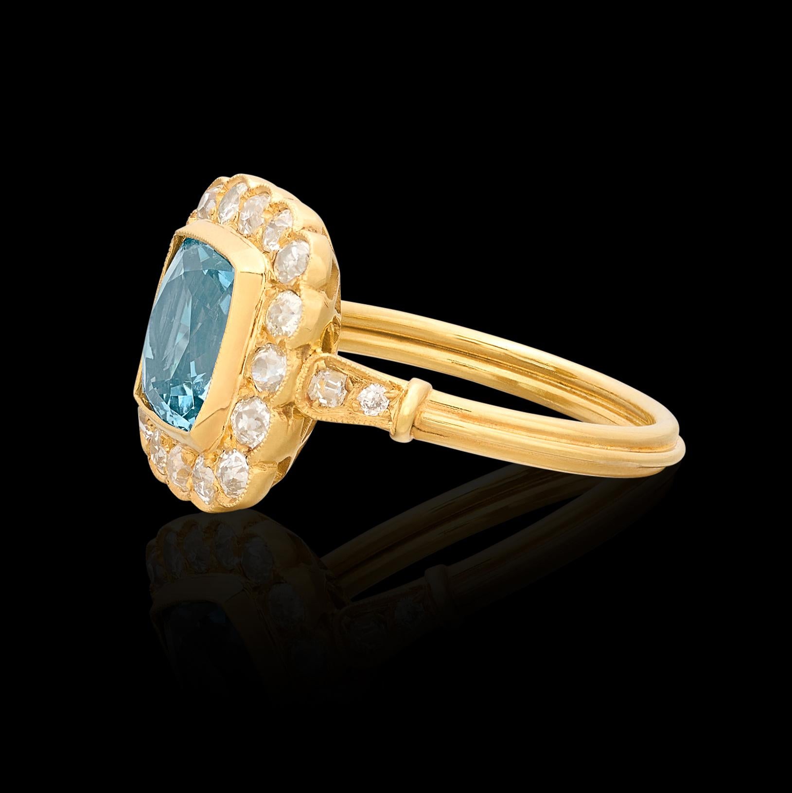 18kt Yellow Gold Vibrant Aquamarine & Diamond Ring In New Condition For Sale In San Francisco, CA