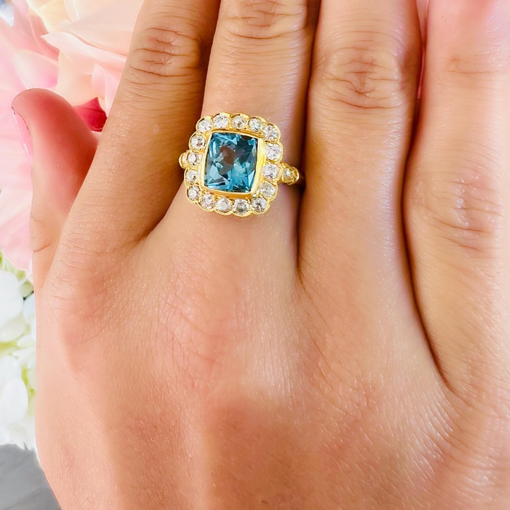 18kt Yellow Gold Vibrant Aquamarine & Diamond Ring For Sale 2