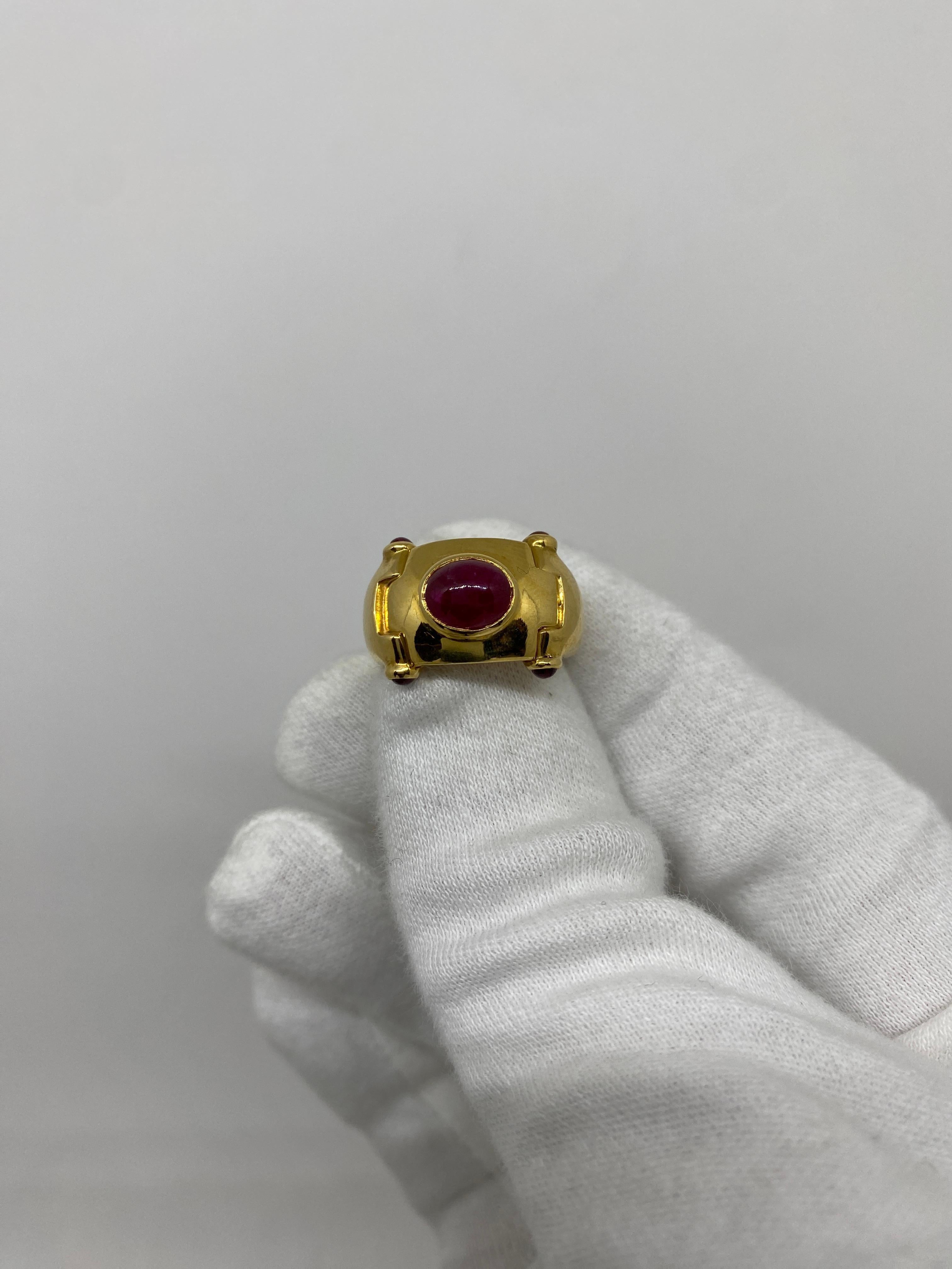 18 Karat Yellow Gold Vintage Band Ring Cabochon, Cut Red Ruby For Sale 2