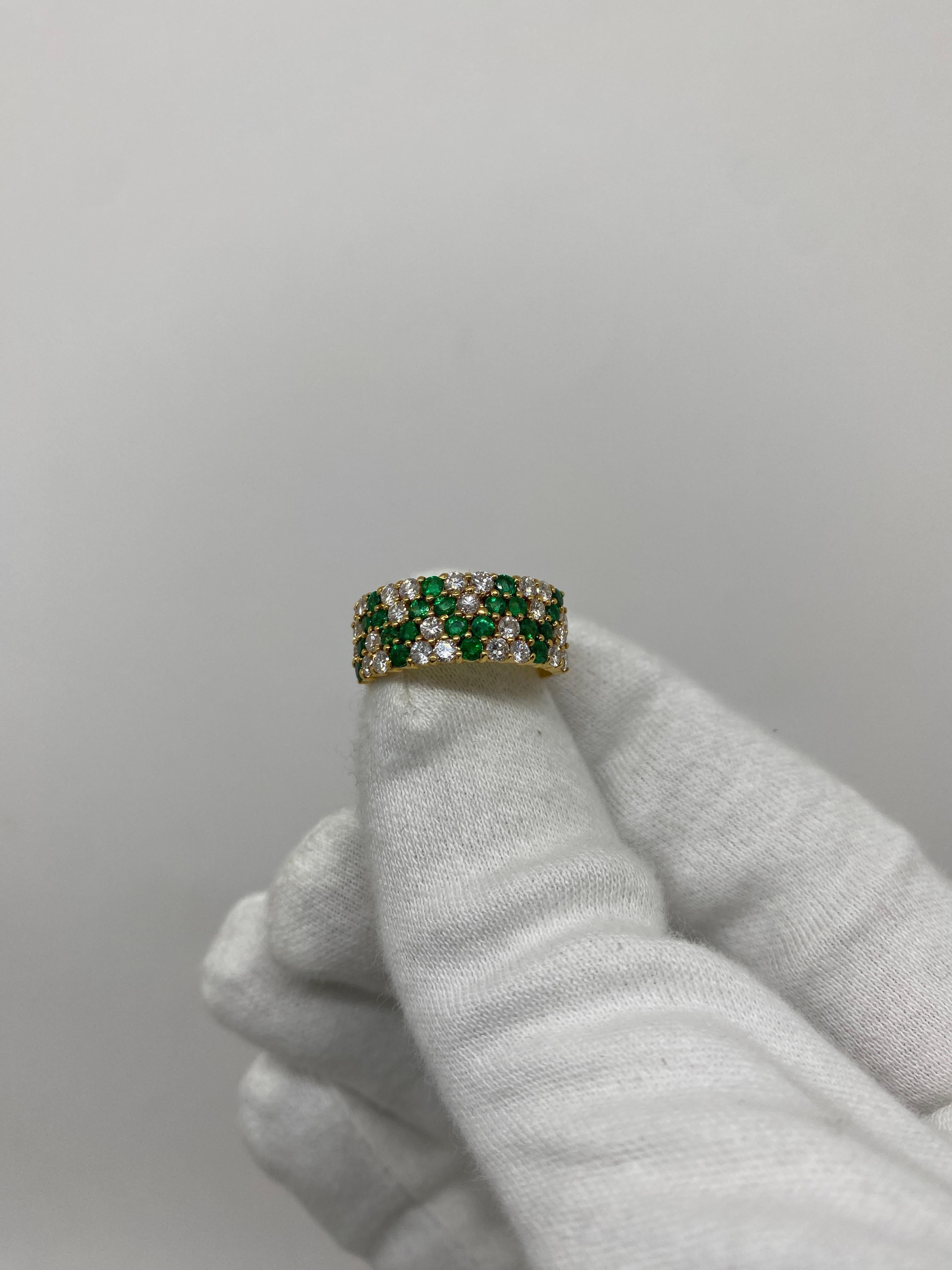 Band ring made of 18kt yellow gold with natural brilliant-cut diamonds and natural brilliant-cut emeralds

Welcome to our jewelry collection, where every piece tells a story of timeless elegance and unparalleled craftsmanship. As a family-run
