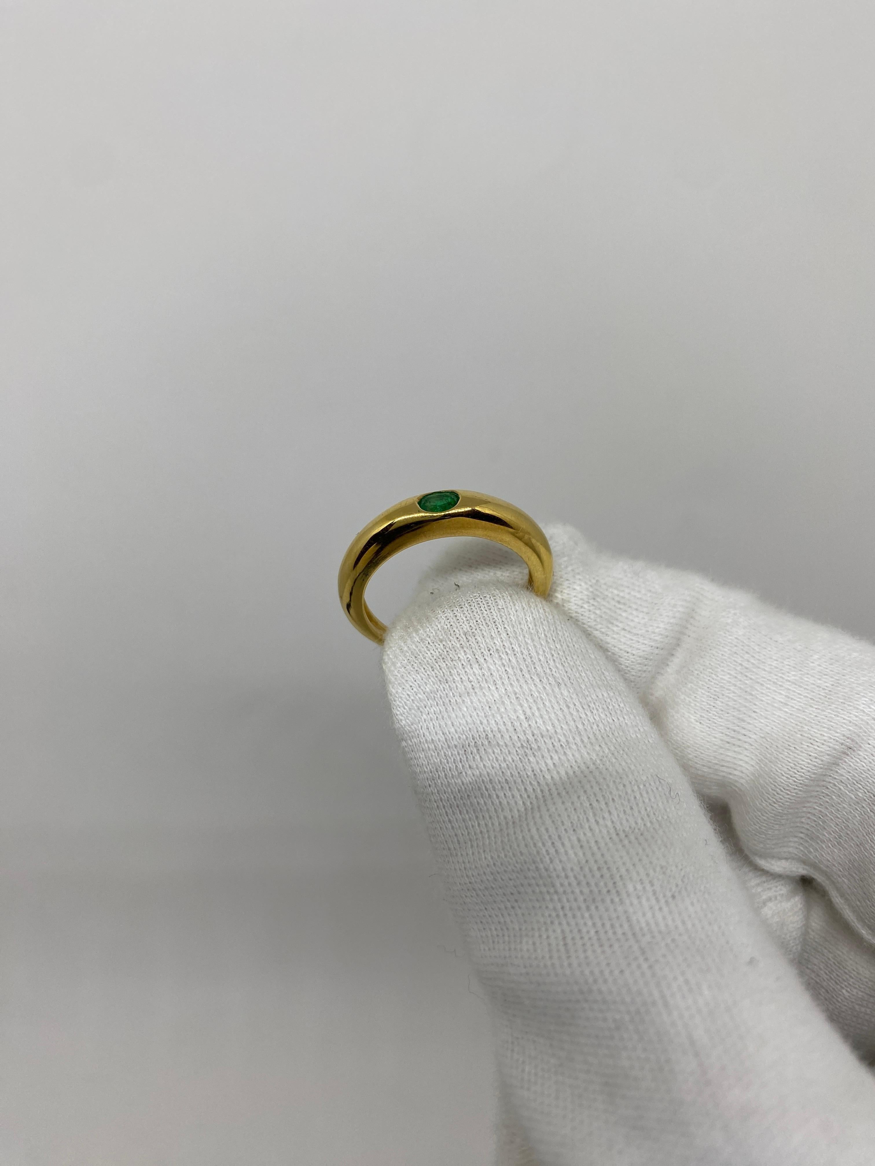 Ring made of 18kt yellow gold with oval-cut natural emerald for ct .0.23

Welcome to our jewelry collection, where every piece tells a story of timeless elegance and unparalleled craftsmanship. As a family-run business in Italy for over 100 years,