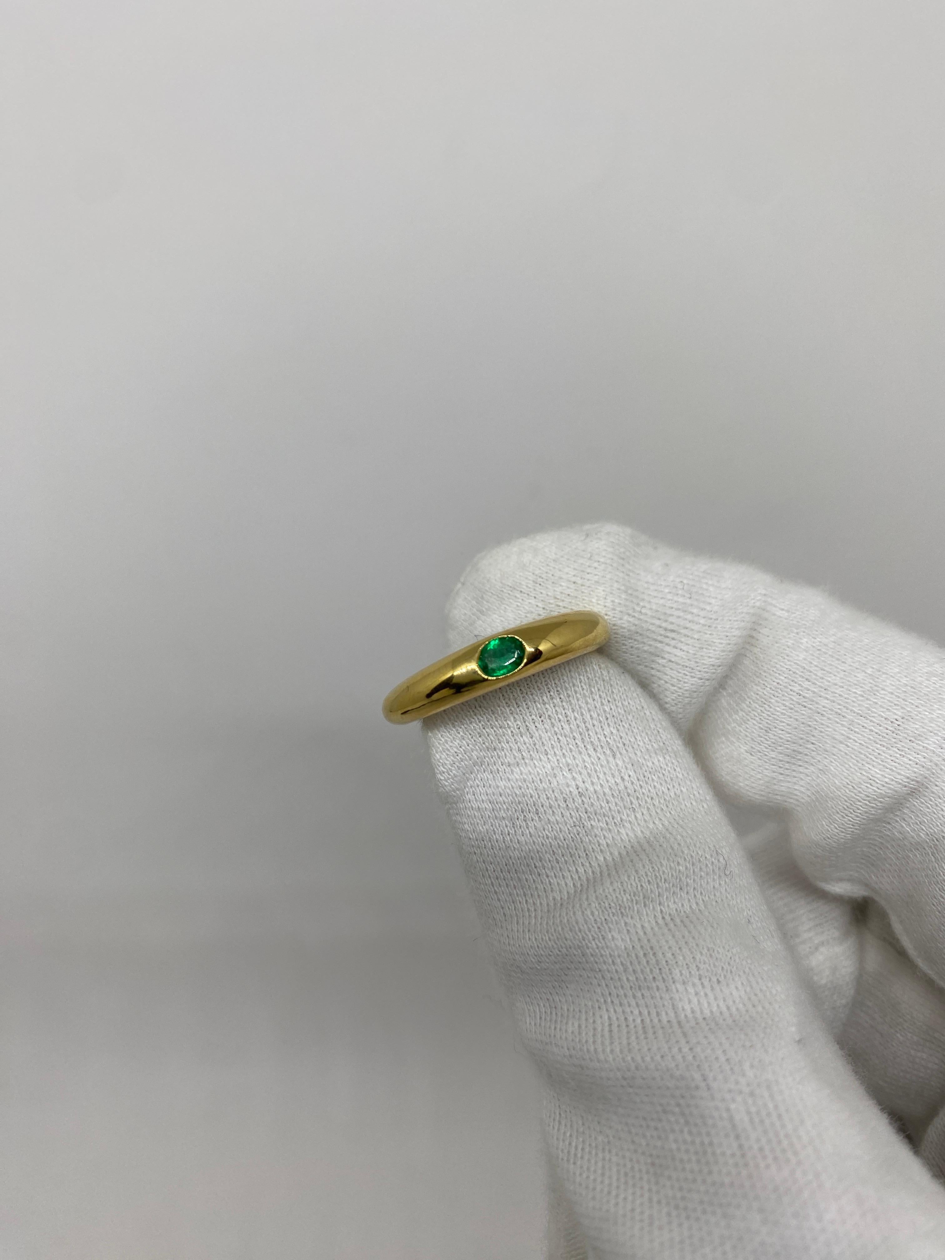 Women's or Men's 18 Karat Yellow Gold Vintage Ring 0.23 Oval, Cut Emerald