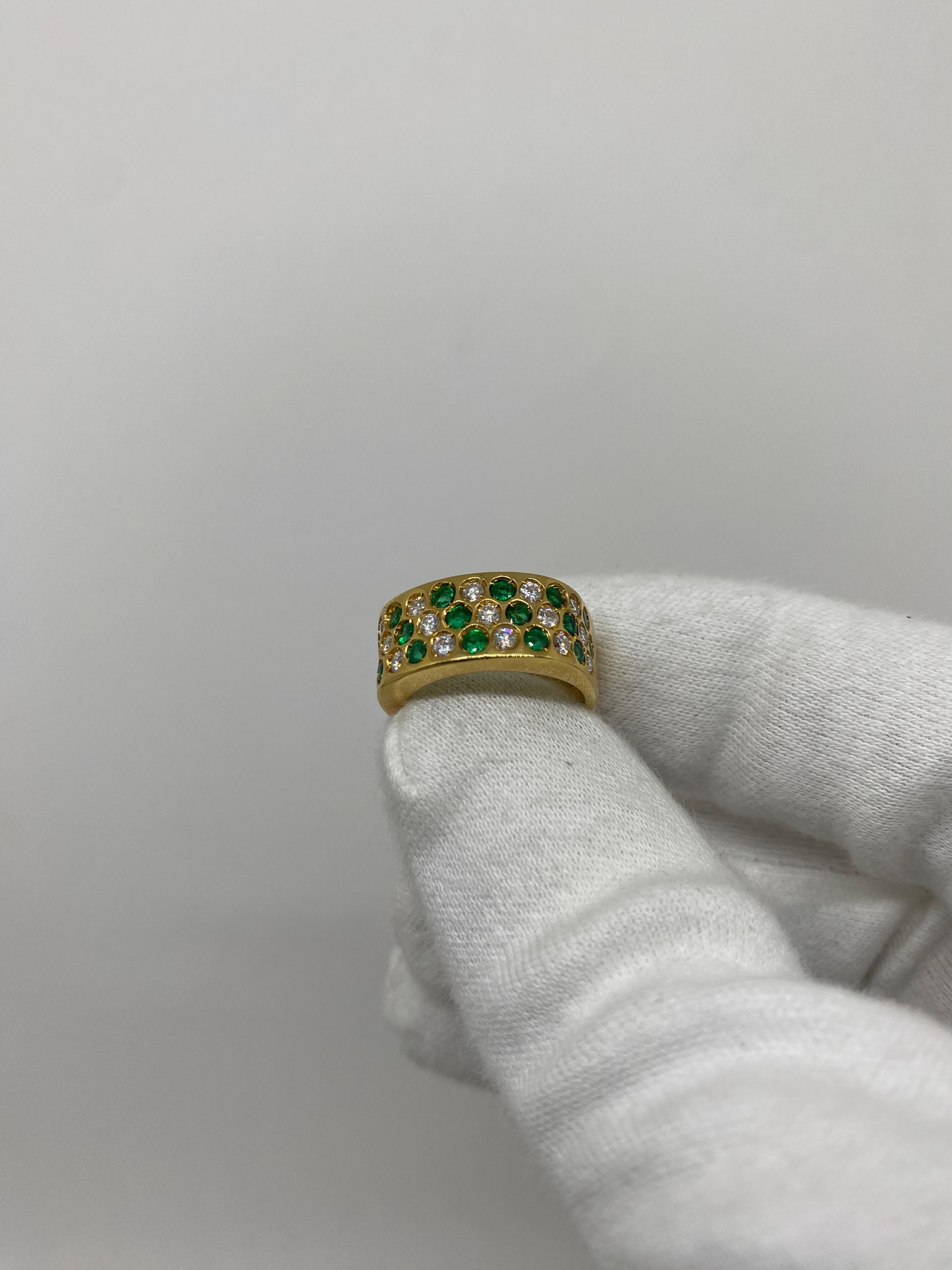 18kt Yellow Gold Vintage Ring 0.55 Carat White Diamonds & 0.51 Emeralds For Sale 1