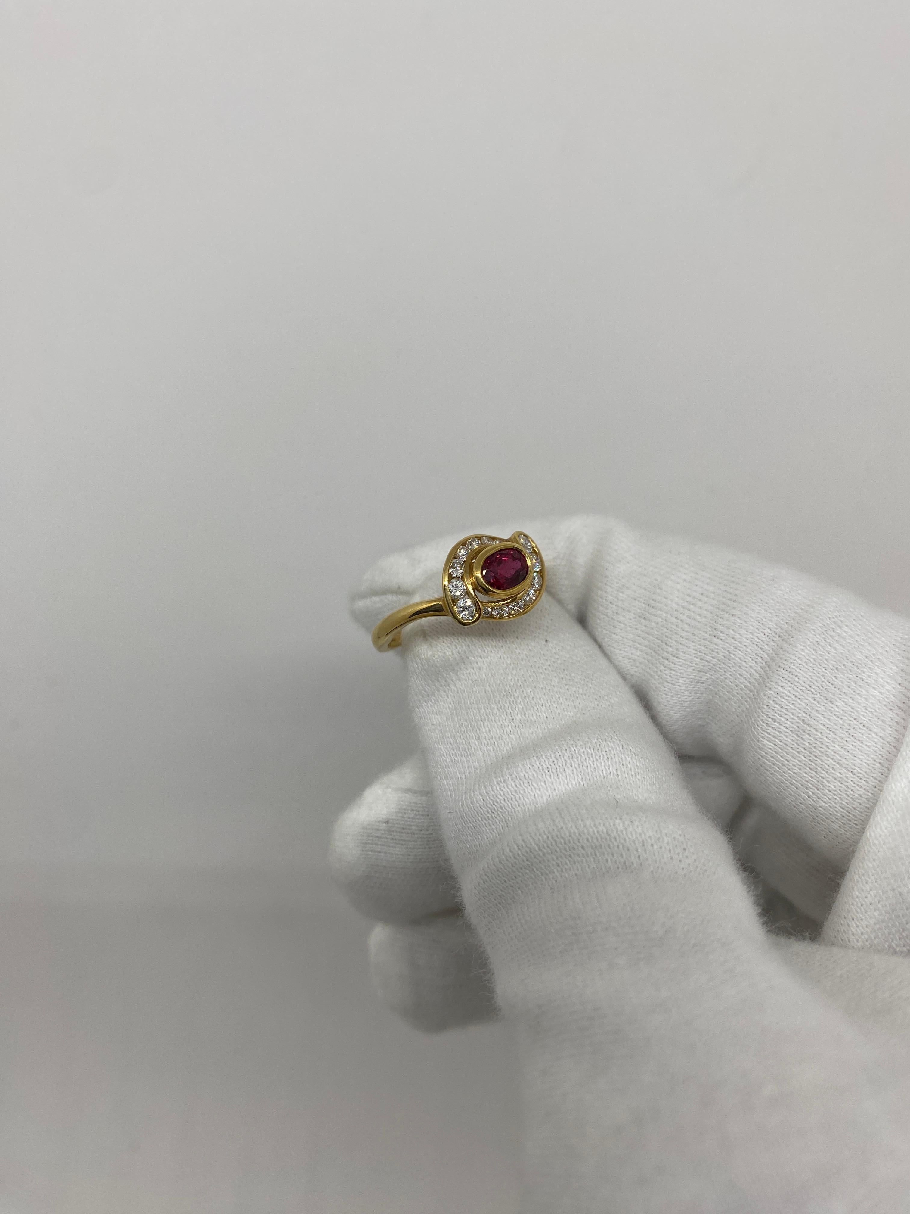 18kt Yellow Gold Vintage Ring 0.73 Ct Ruby & 0.41 Ct White Diamonds In Excellent Condition For Sale In Bergamo, BG