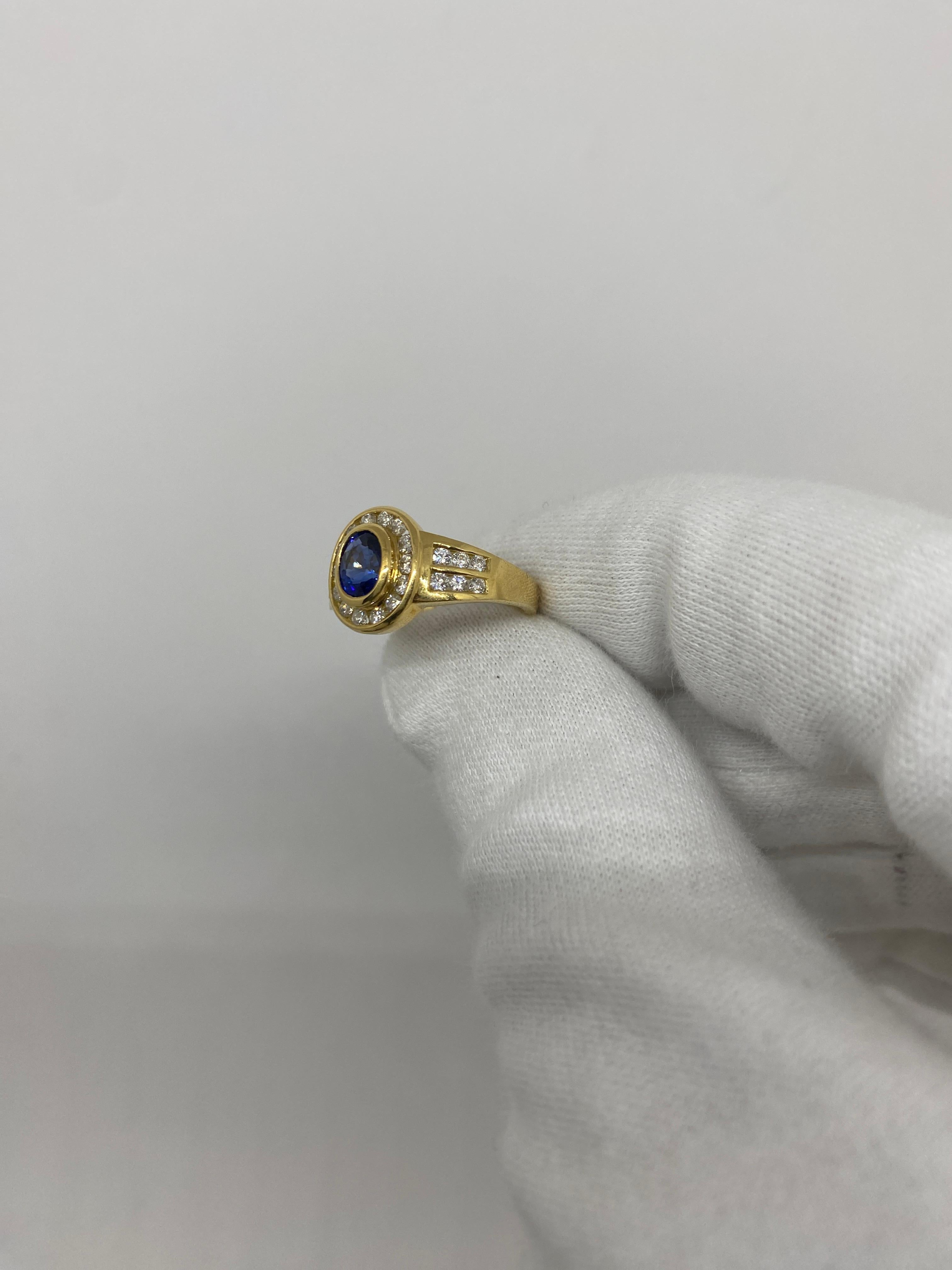 Women's 18 Karat Yellow Gold Vintage Ring 0.90 Ct Oval Sapphire & 0.51 Ct White Diamonds For Sale