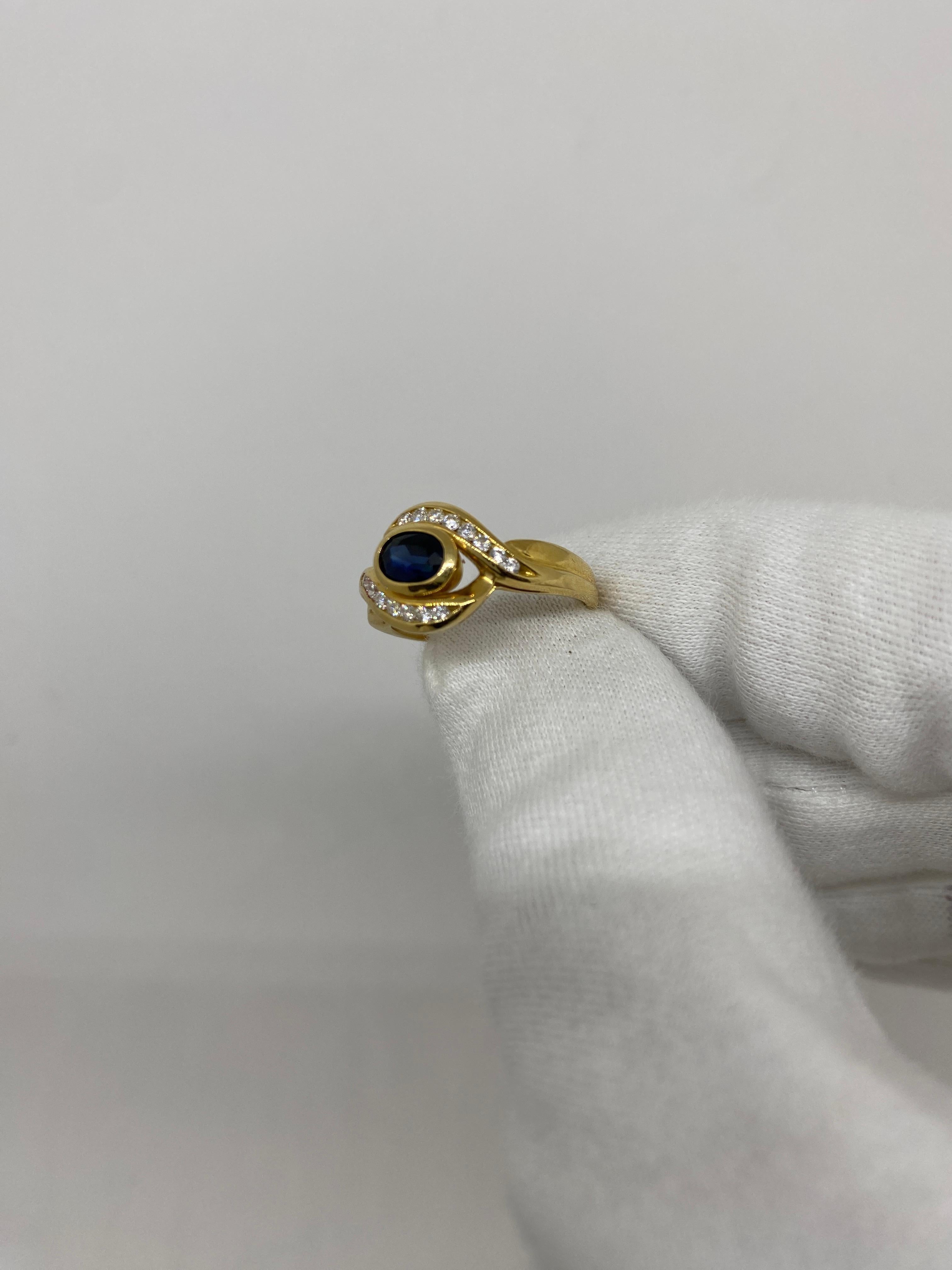 18kt Yellow Gold Vintage Ring 1.01 Blue Sapphire & 0.29ct White Diamonds In Excellent Condition For Sale In Bergamo, BG